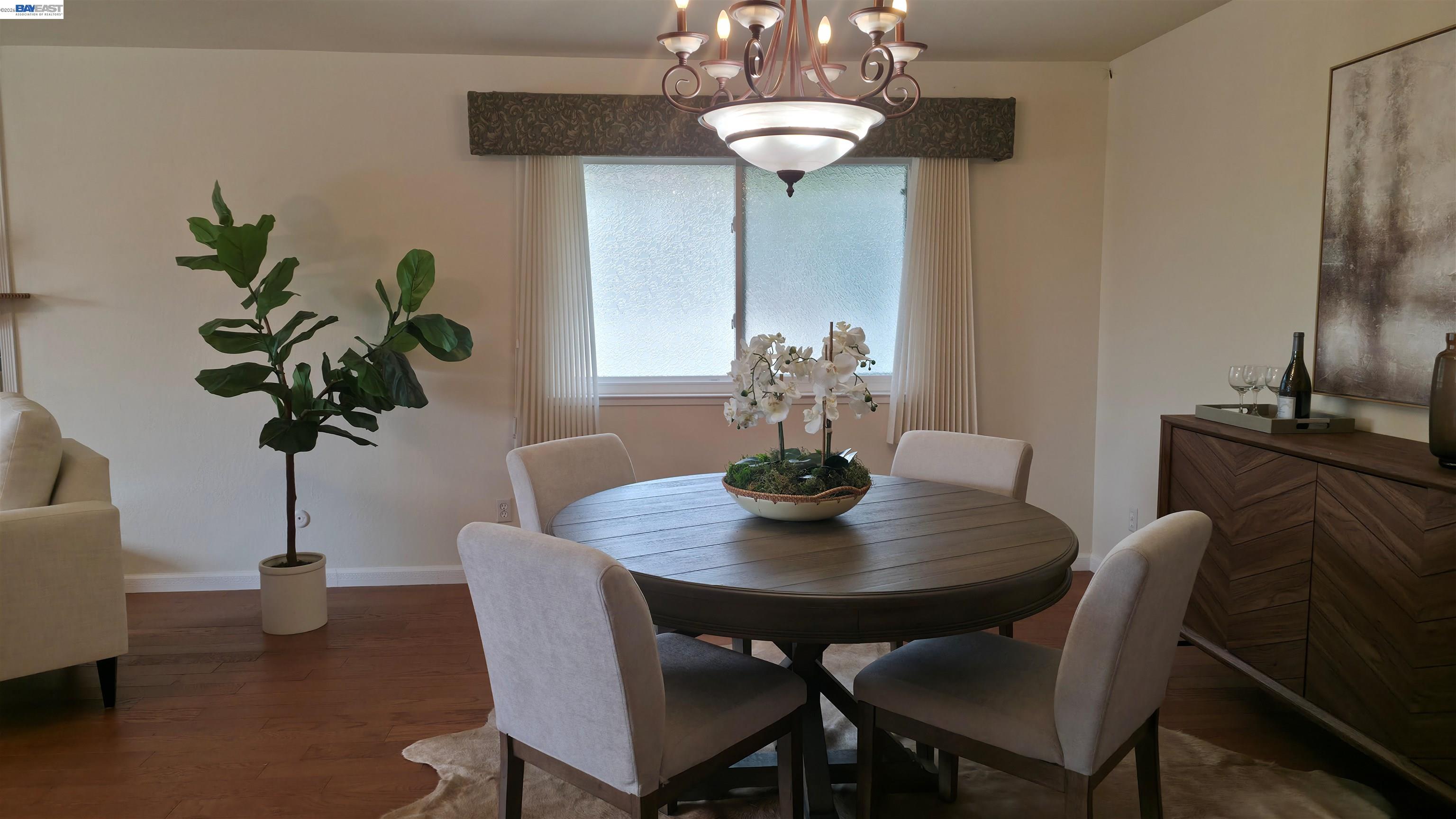 Detail Gallery Image 4 of 42 For 699 Fiesta Pl, Hayward,  CA 94544 - 4 Beds | 2/1 Baths