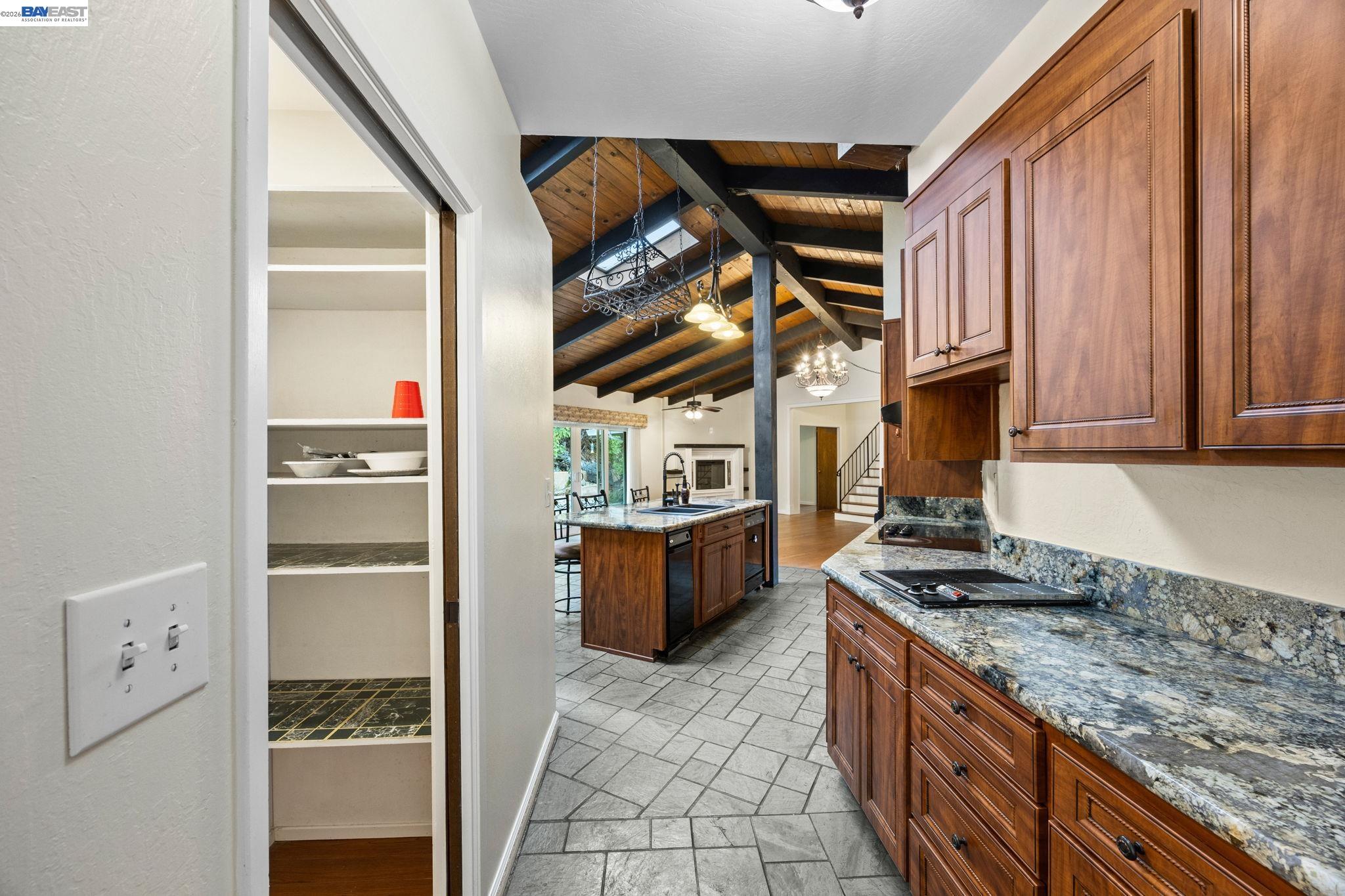 Detail Gallery Image 6 of 42 For 699 Fiesta Pl, Hayward,  CA 94544 - 4 Beds | 2/1 Baths