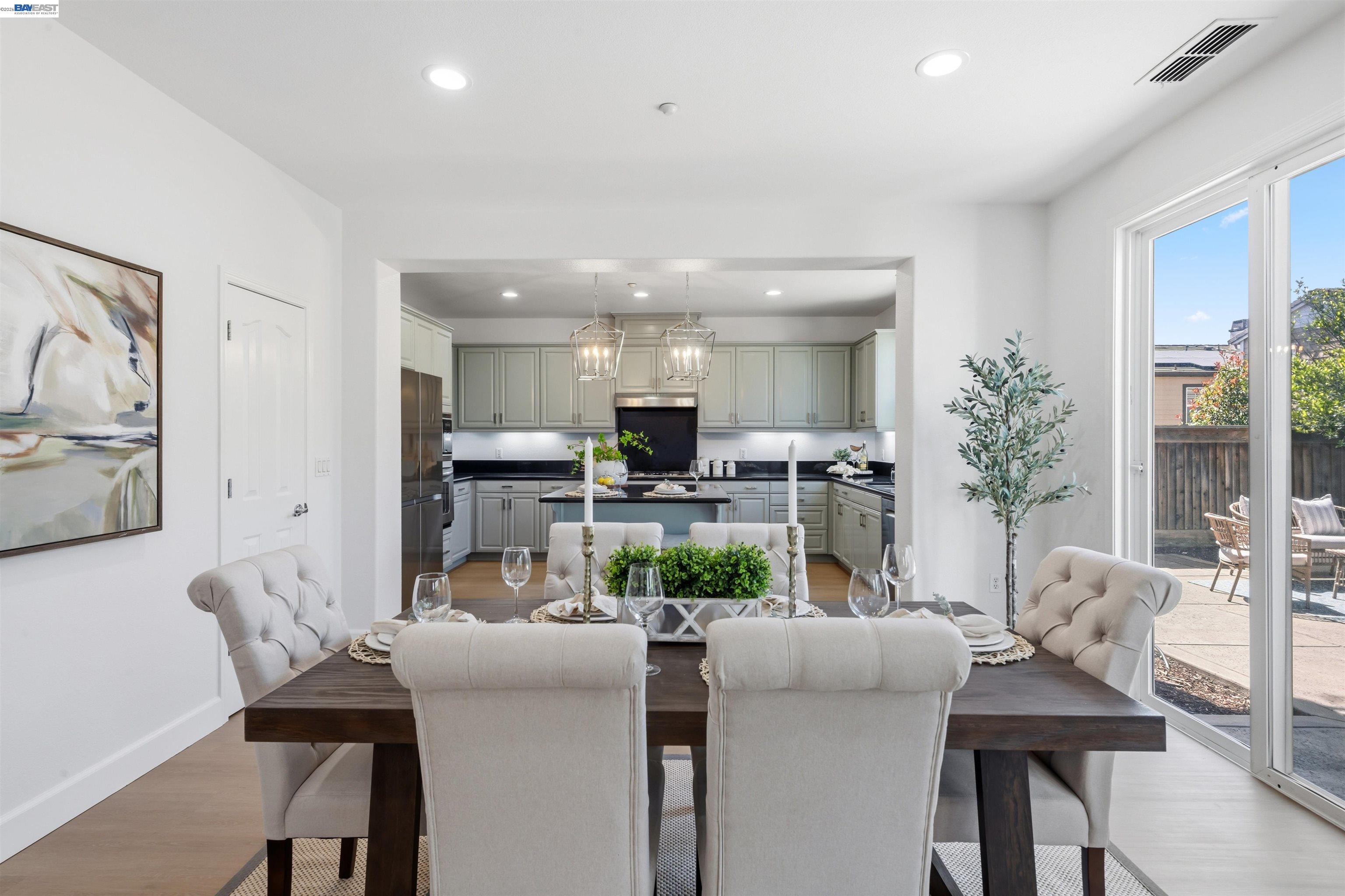 Detail Gallery Image 11 of 44 For 4978 Houlton Ct, Dublin,  CA 94568 - 5 Beds | 3/1 Baths