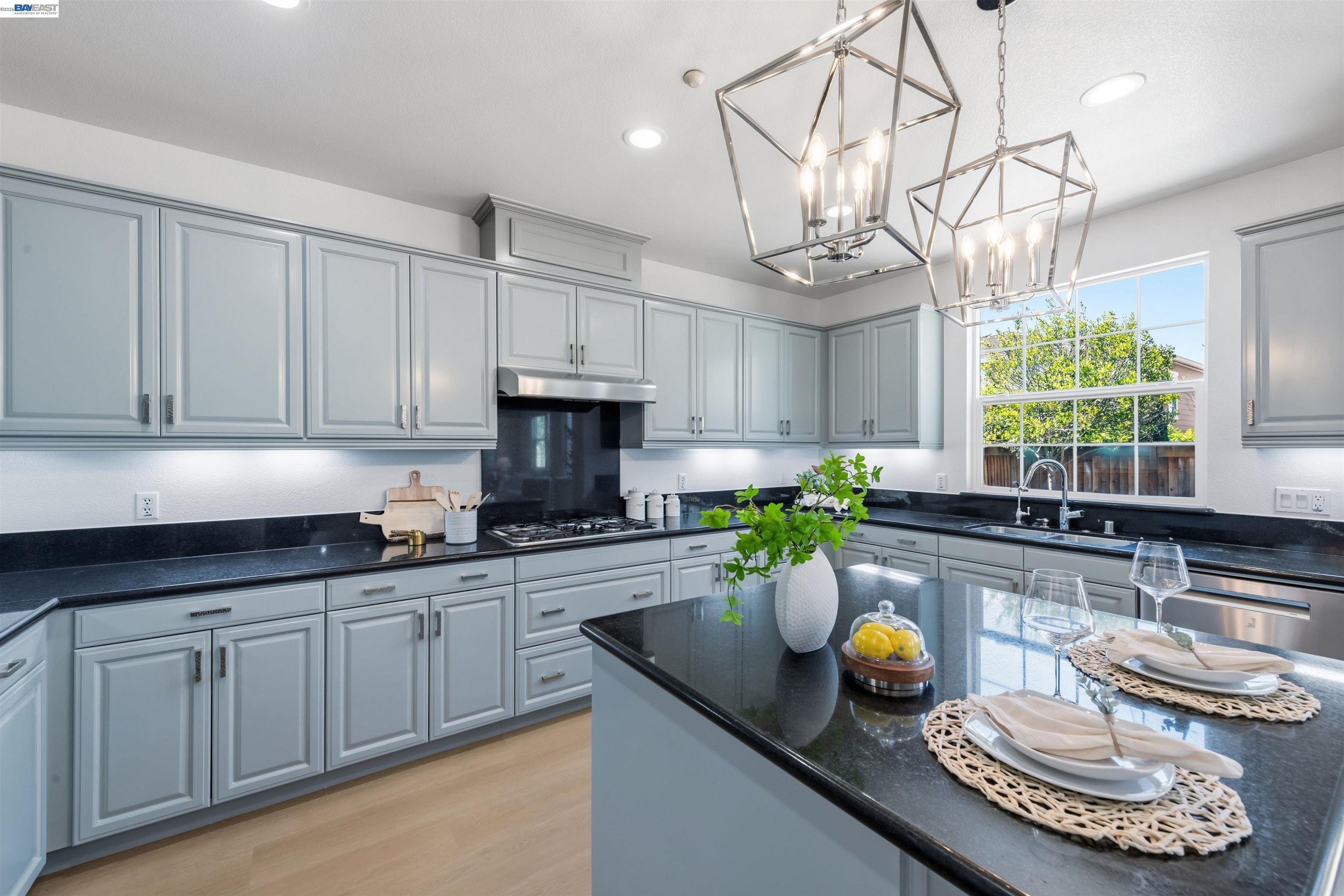 Detail Gallery Image 12 of 44 For 4978 Houlton Ct, Dublin,  CA 94568 - 5 Beds | 3/1 Baths