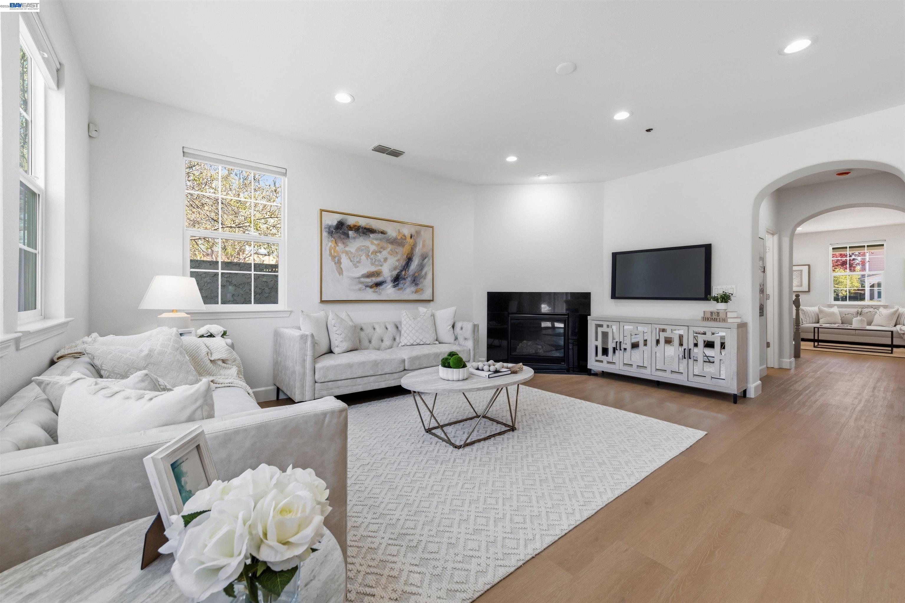 Detail Gallery Image 4 of 44 For 4978 Houlton Ct, Dublin,  CA 94568 - 5 Beds | 3/1 Baths