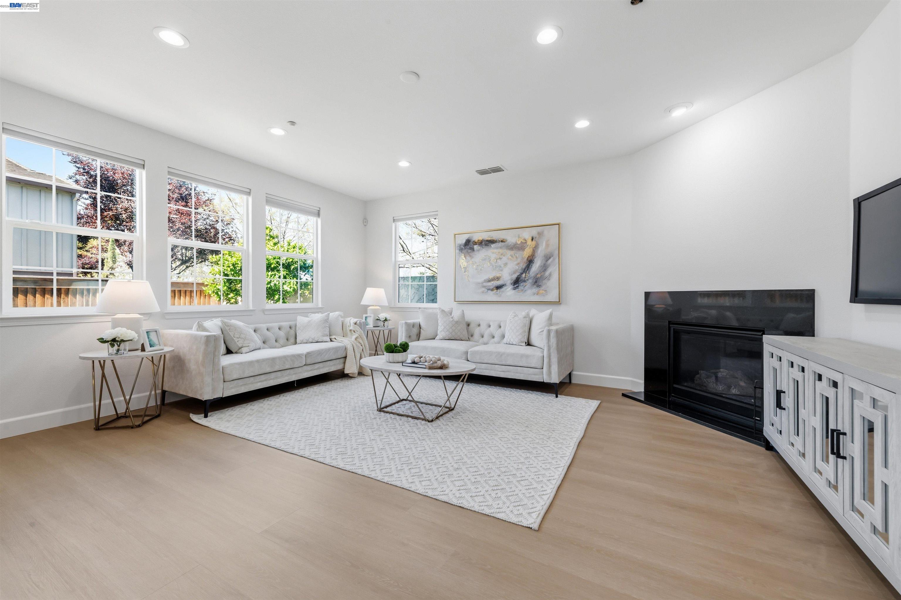 Detail Gallery Image 5 of 44 For 4978 Houlton Ct, Dublin,  CA 94568 - 5 Beds | 3/1 Baths