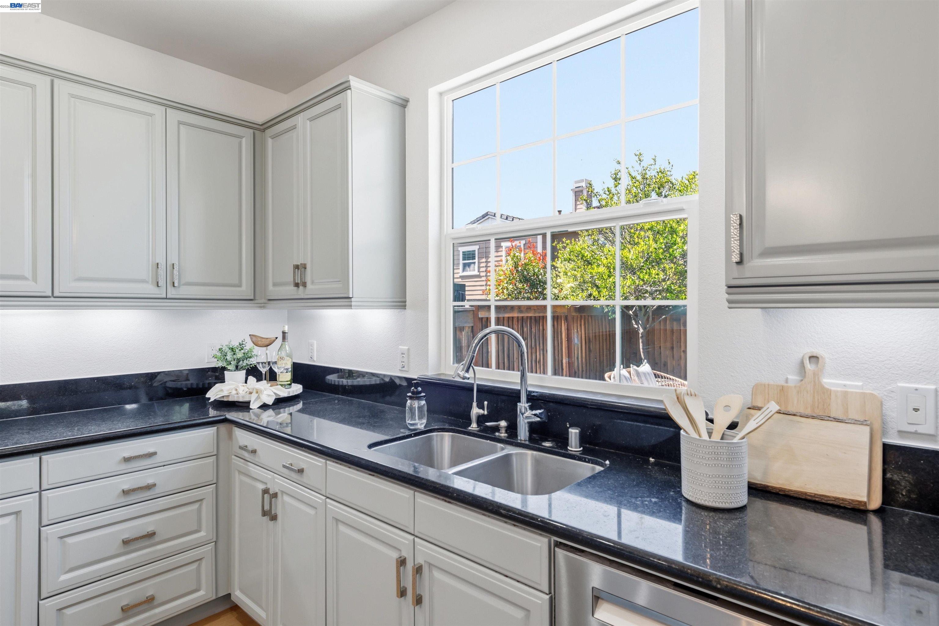 Detail Gallery Image 8 of 44 For 4978 Houlton Ct, Dublin,  CA 94568 - 5 Beds | 3/1 Baths