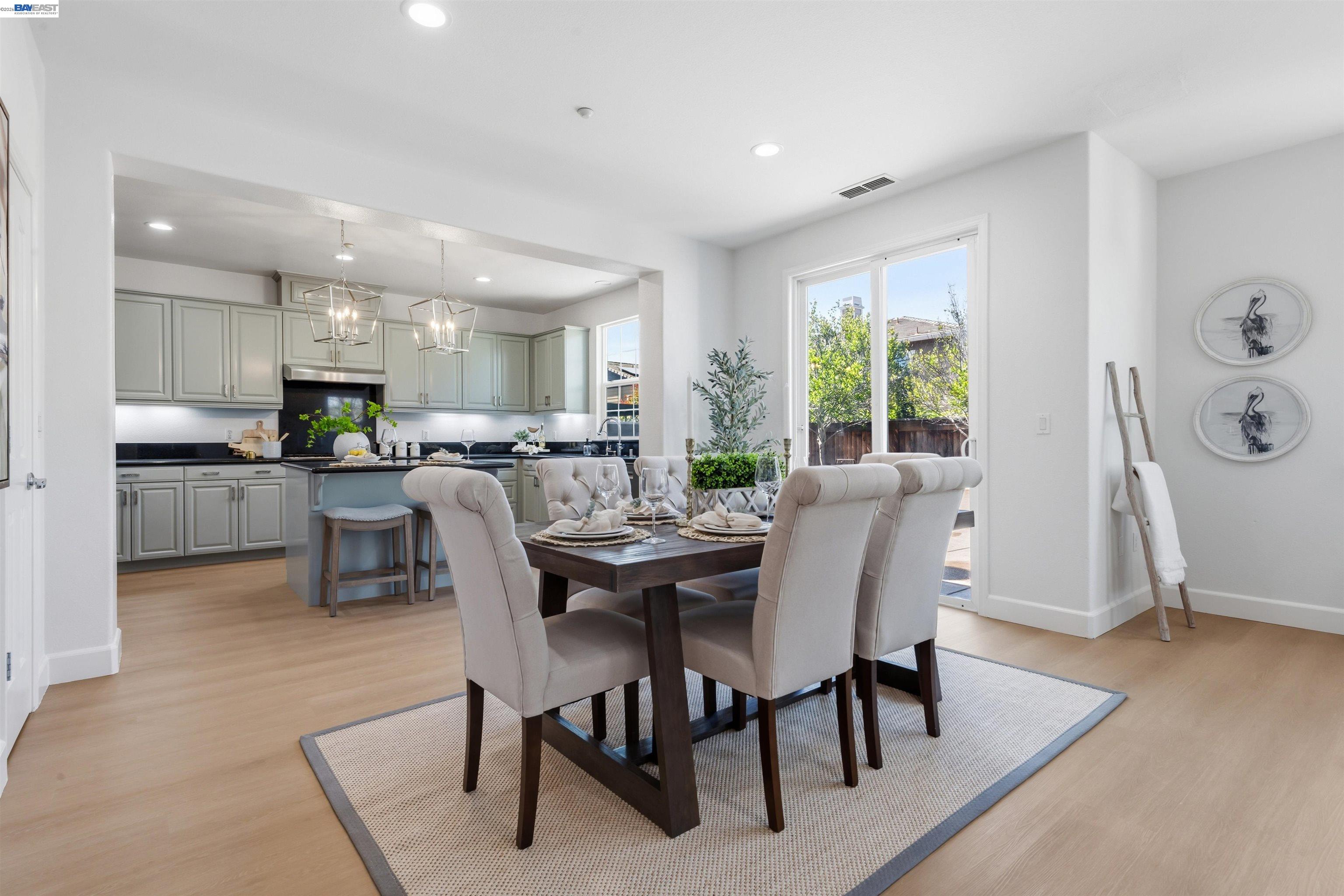 Detail Gallery Image 10 of 44 For 4978 Houlton Ct, Dublin,  CA 94568 - 5 Beds | 3/1 Baths