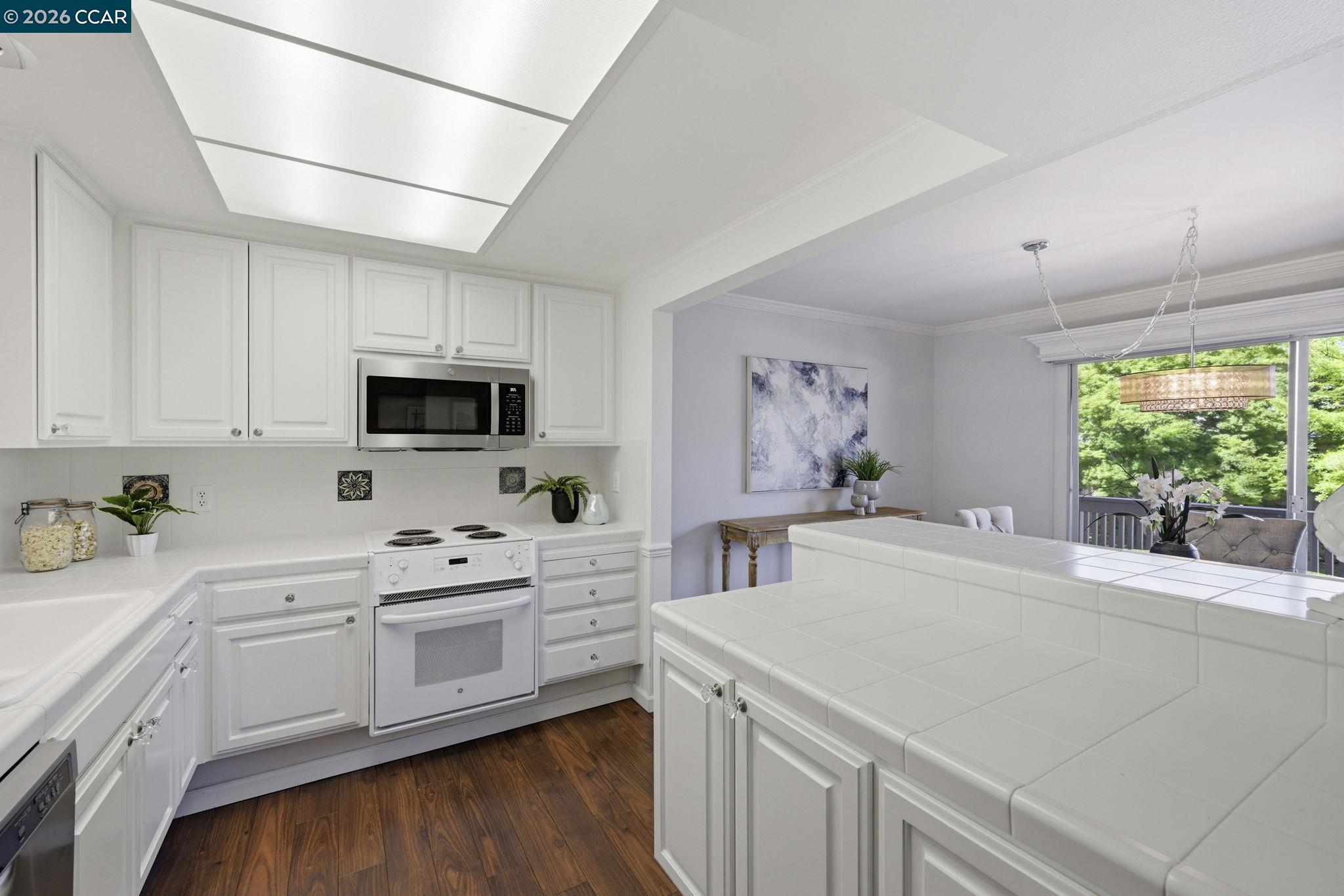 Photo #8: 41129302 Listing: Photo #8