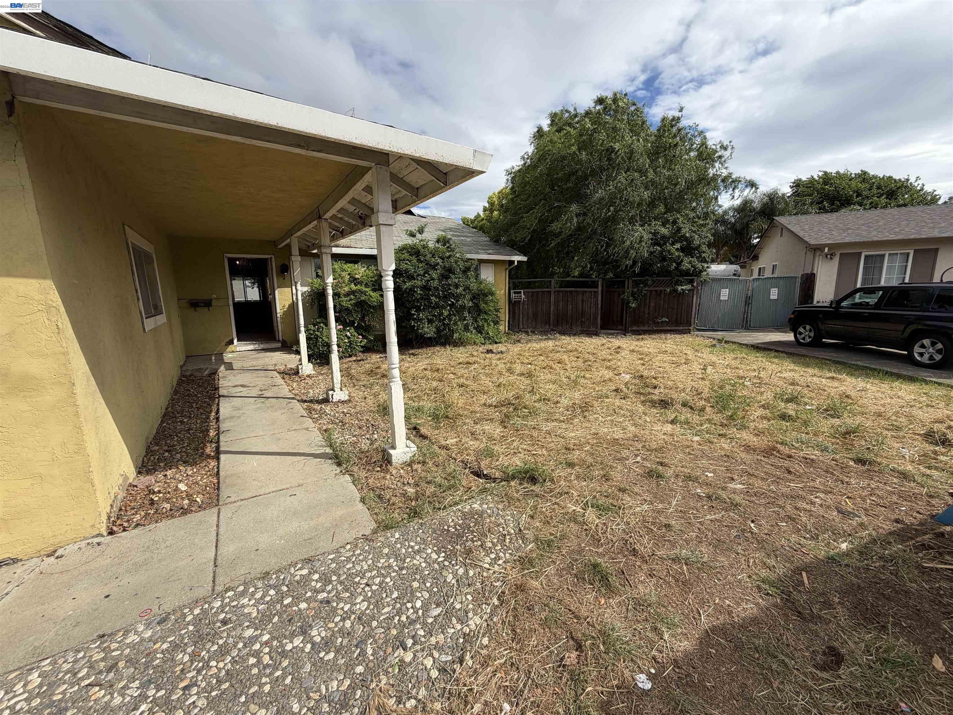 Detail Gallery Image 2 of 16 For 2729 Alamo Ct, Antioch,  CA 94509 - 3 Beds | 2 Baths