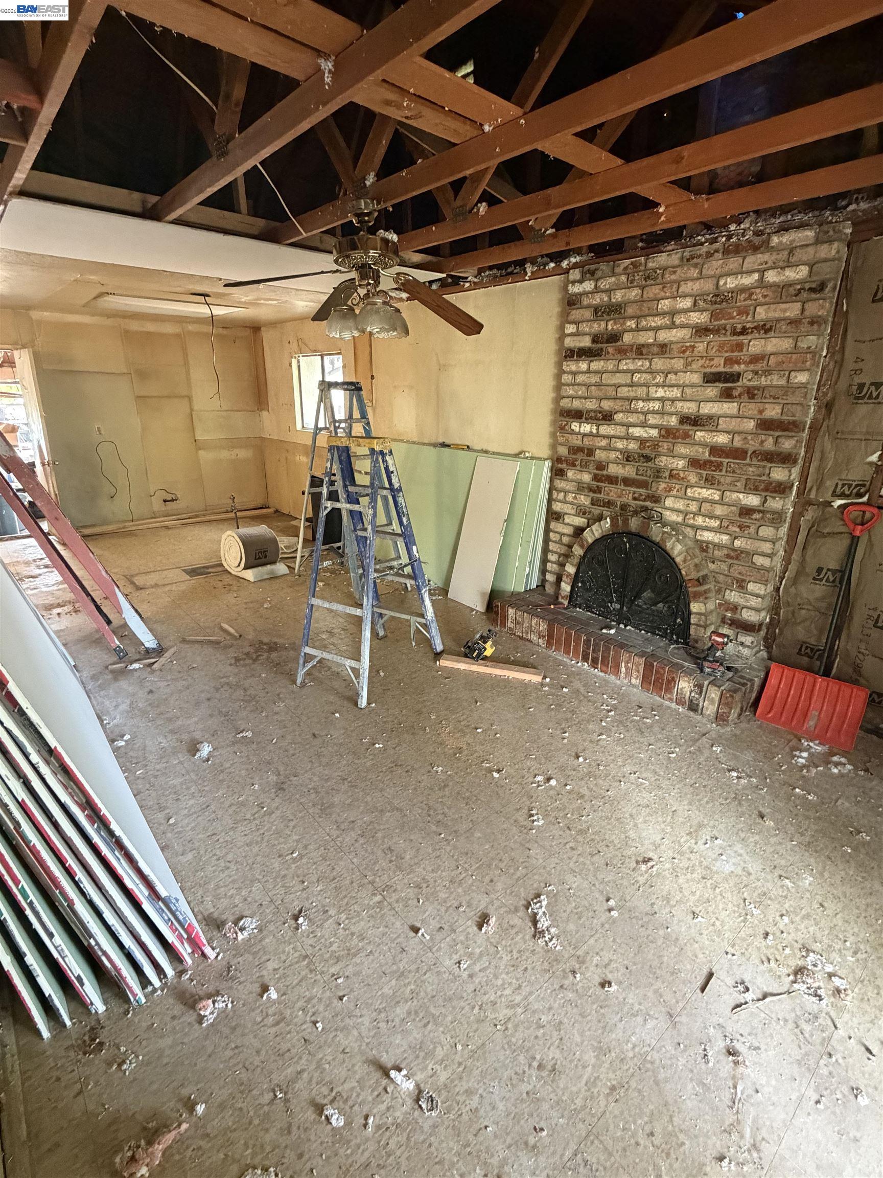 Detail Gallery Image 5 of 16 For 2729 Alamo Ct, Antioch,  CA 94509 - 3 Beds | 2 Baths