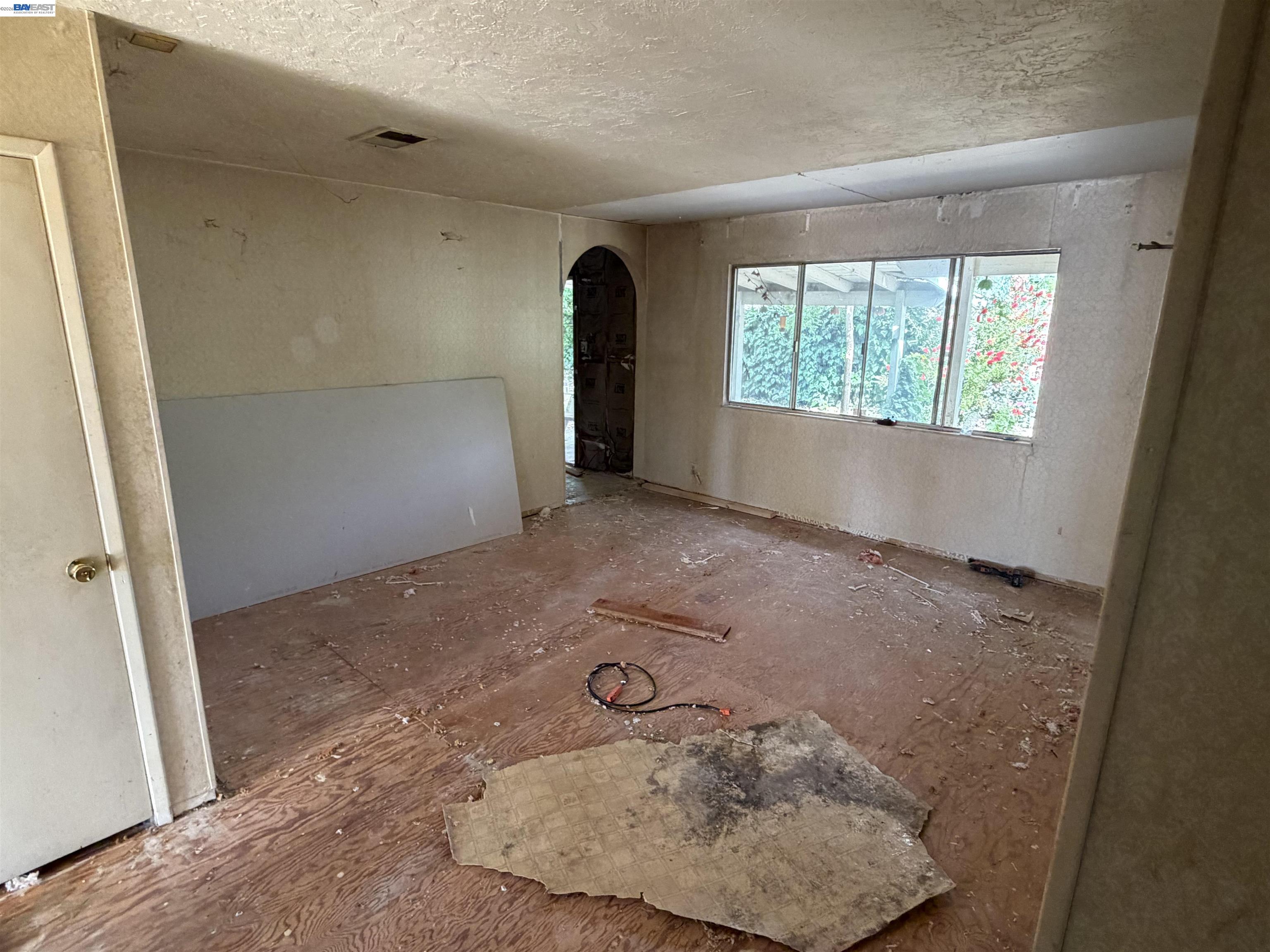 Detail Gallery Image 6 of 16 For 2729 Alamo Ct, Antioch,  CA 94509 - 3 Beds | 2 Baths