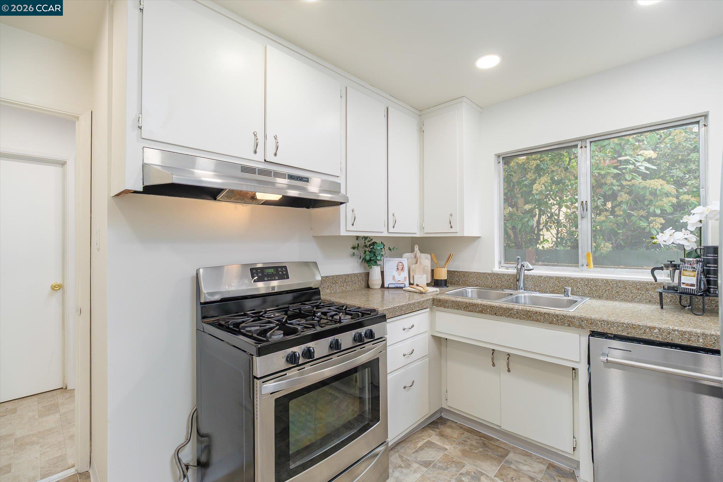 Detail Gallery Image 11 of 28 For 315 Forbes Ave, San Rafael,  CA 94901 - 2 Beds | 2 Baths