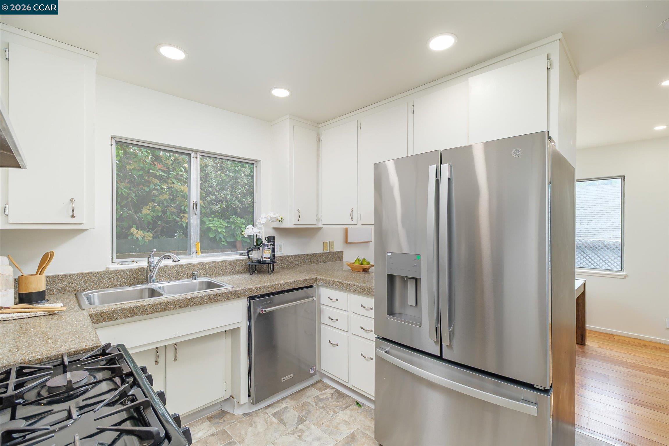 Detail Gallery Image 12 of 28 For 315 Forbes Ave, San Rafael,  CA 94901 - 2 Beds | 2 Baths