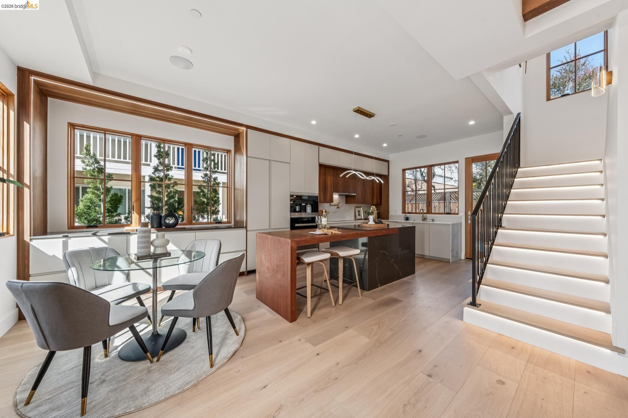 Detail Gallery Image 17 of 56 For 3023 Bateman St, Berkeley,  CA 94705 - 3 Beds | 2/1 Baths