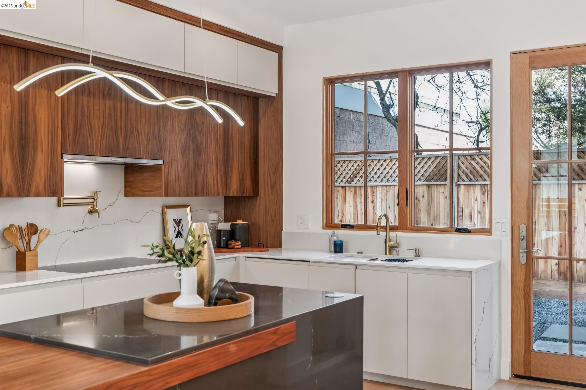 Detail Gallery Image 18 of 56 For 3023 Bateman St, Berkeley,  CA 94705 - 3 Beds | 2/1 Baths