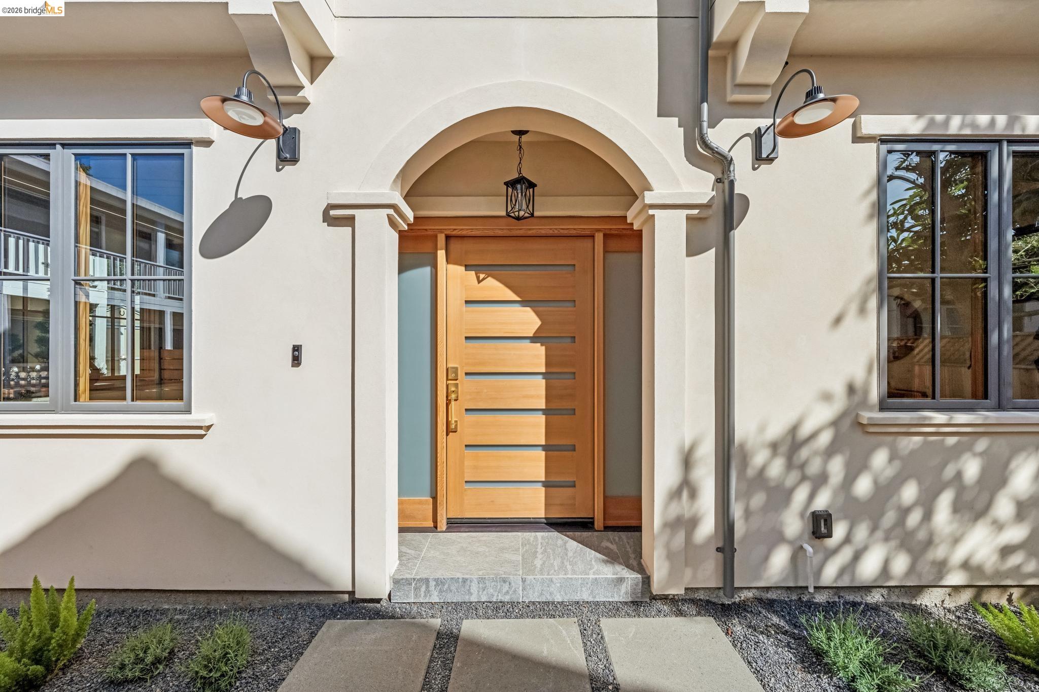 Detail Gallery Image 3 of 56 For 3023 Bateman St, Berkeley,  CA 94705 - 3 Beds | 2/1 Baths