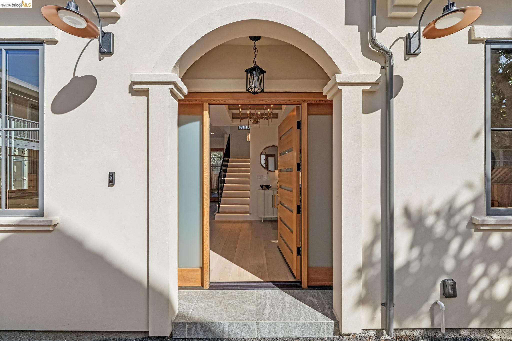 Detail Gallery Image 4 of 56 For 3023 Bateman St, Berkeley,  CA 94705 - 3 Beds | 2/1 Baths