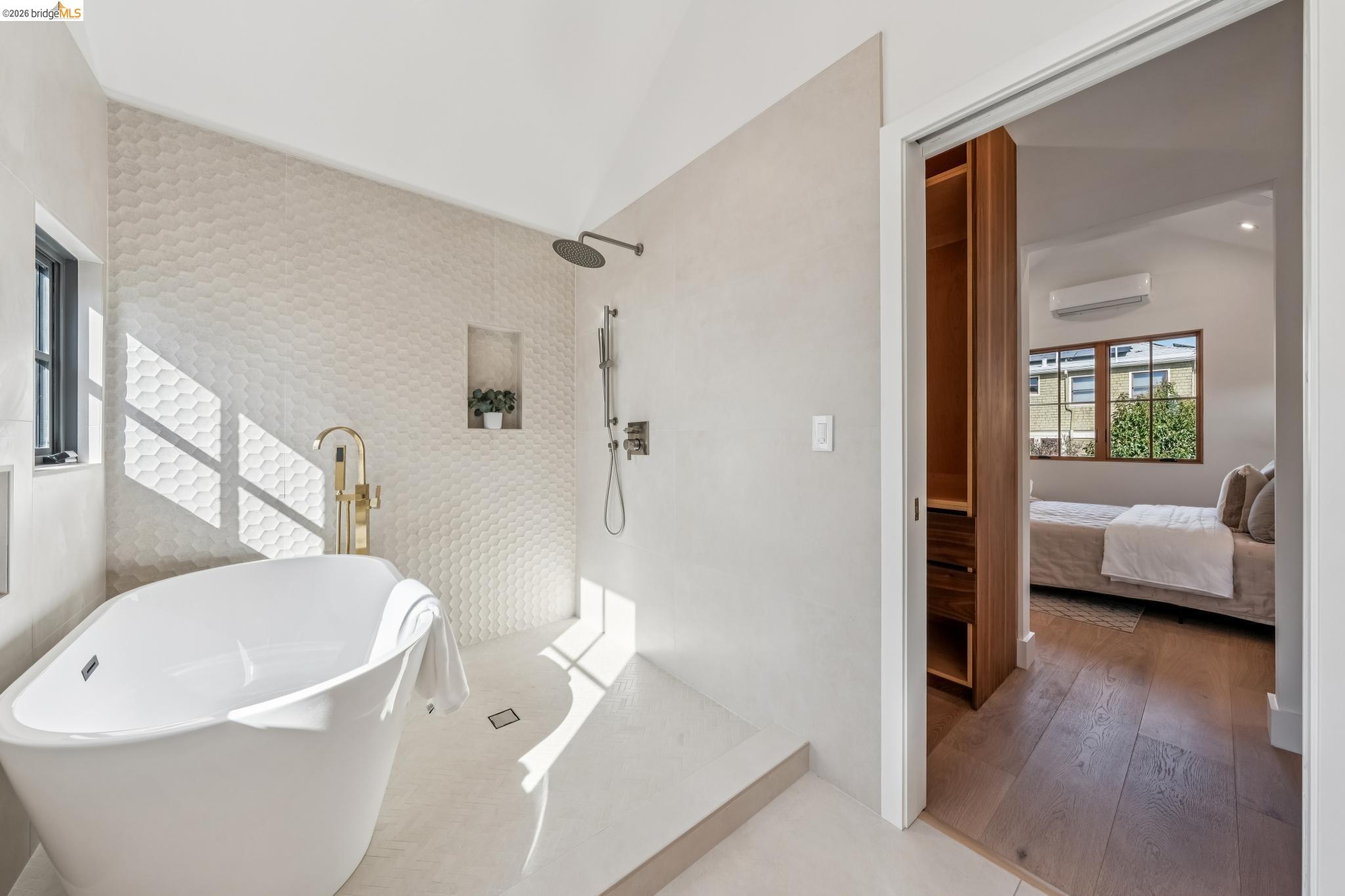 Detail Gallery Image 31 of 56 For 3023 Bateman St, Berkeley,  CA 94705 - 3 Beds | 2/1 Baths