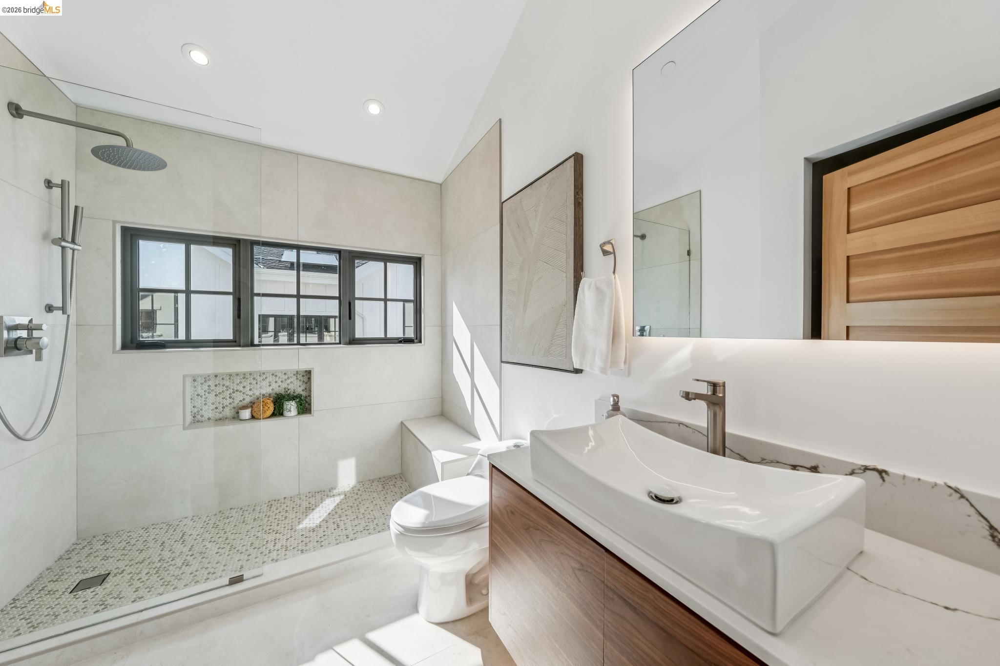 Detail Gallery Image 35 of 56 For 3023 Bateman St, Berkeley,  CA 94705 - 3 Beds | 2/1 Baths