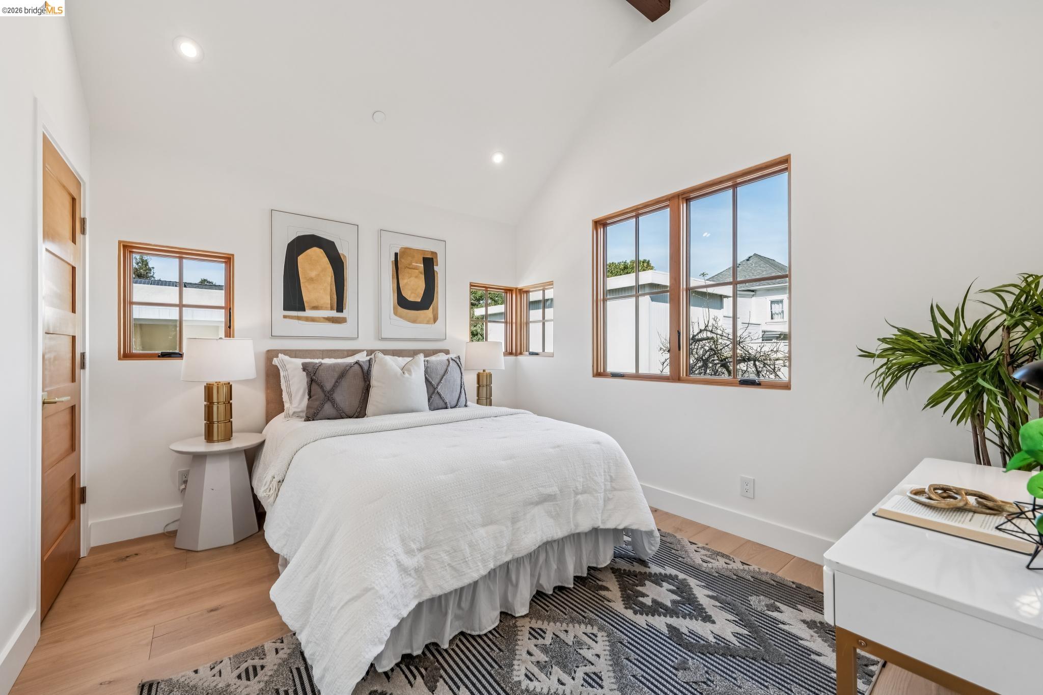 Detail Gallery Image 37 of 56 For 3023 Bateman St, Berkeley,  CA 94705 - 3 Beds | 2/1 Baths