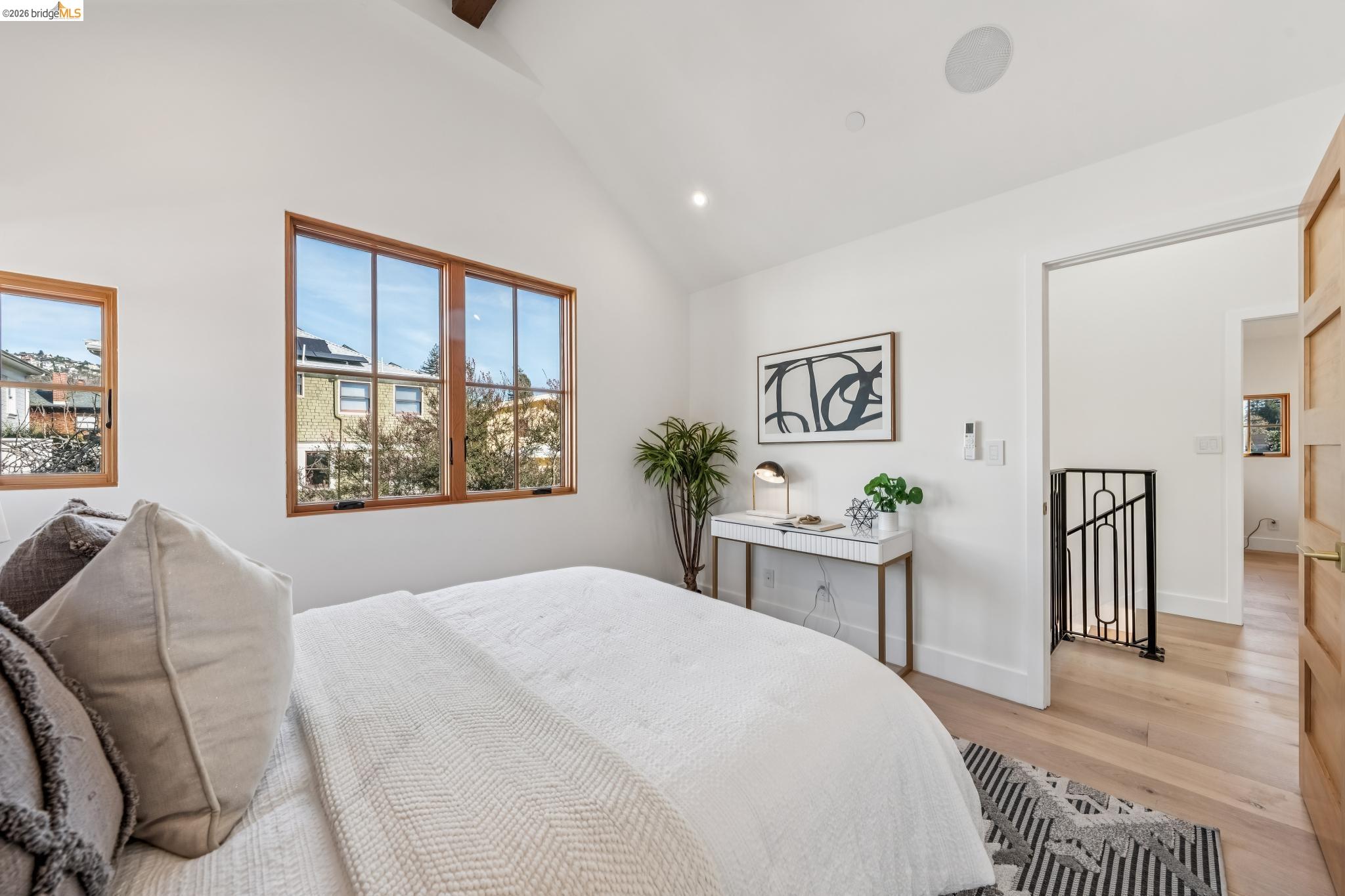 Detail Gallery Image 38 of 56 For 3023 Bateman St, Berkeley,  CA 94705 - 3 Beds | 2/1 Baths