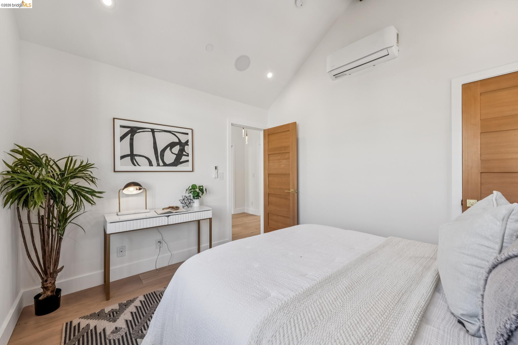 Detail Gallery Image 40 of 56 For 3023 Bateman St, Berkeley,  CA 94705 - 3 Beds | 2/1 Baths