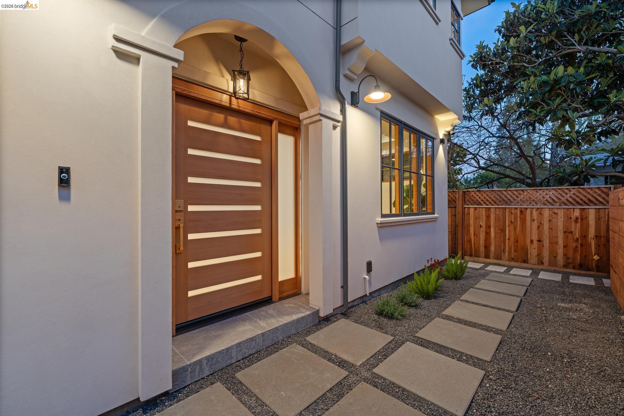 Detail Gallery Image 43 of 56 For 3023 Bateman St, Berkeley,  CA 94705 - 3 Beds | 2/1 Baths
