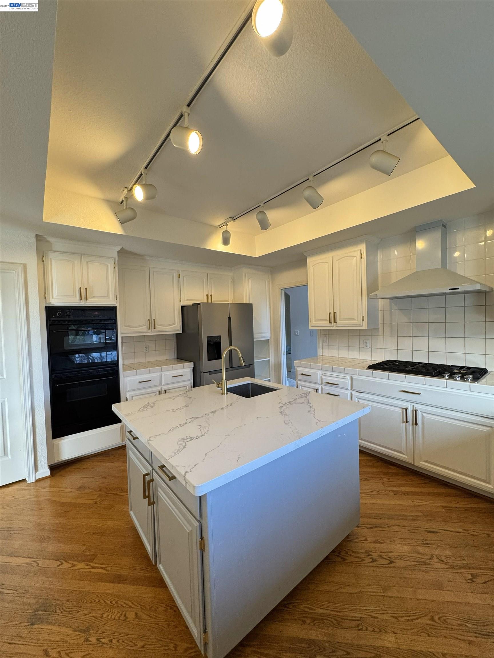 Detail Gallery Image 9 of 22 For 1295 Whispering Oaks Pl, Danville,  CA 94506 - 4 Beds | 3 Baths