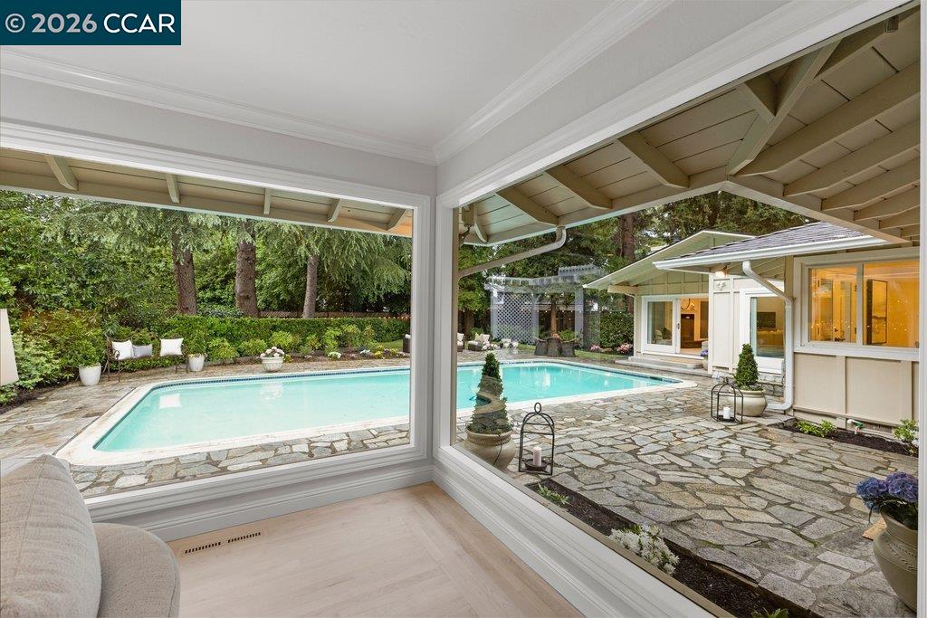 Detail Gallery Image 15 of 59 For 118 Alvern Court, Alamo,  CA 94507 - 4 Beds | 4 Baths