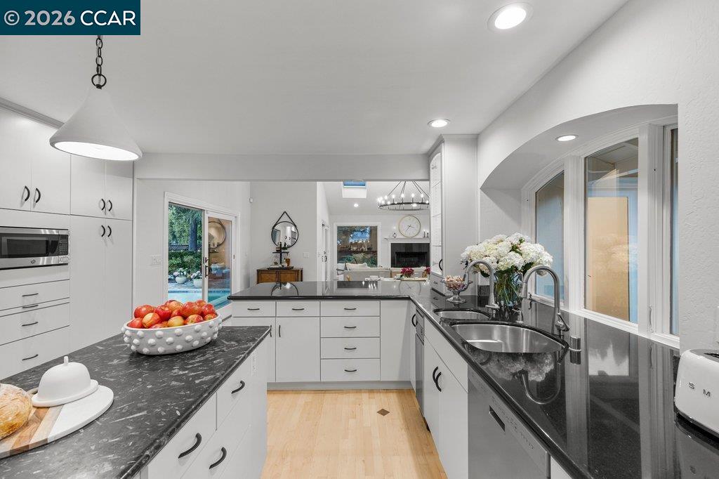 Detail Gallery Image 23 of 59 For 118 Alvern Court, Alamo,  CA 94507 - 4 Beds | 4 Baths