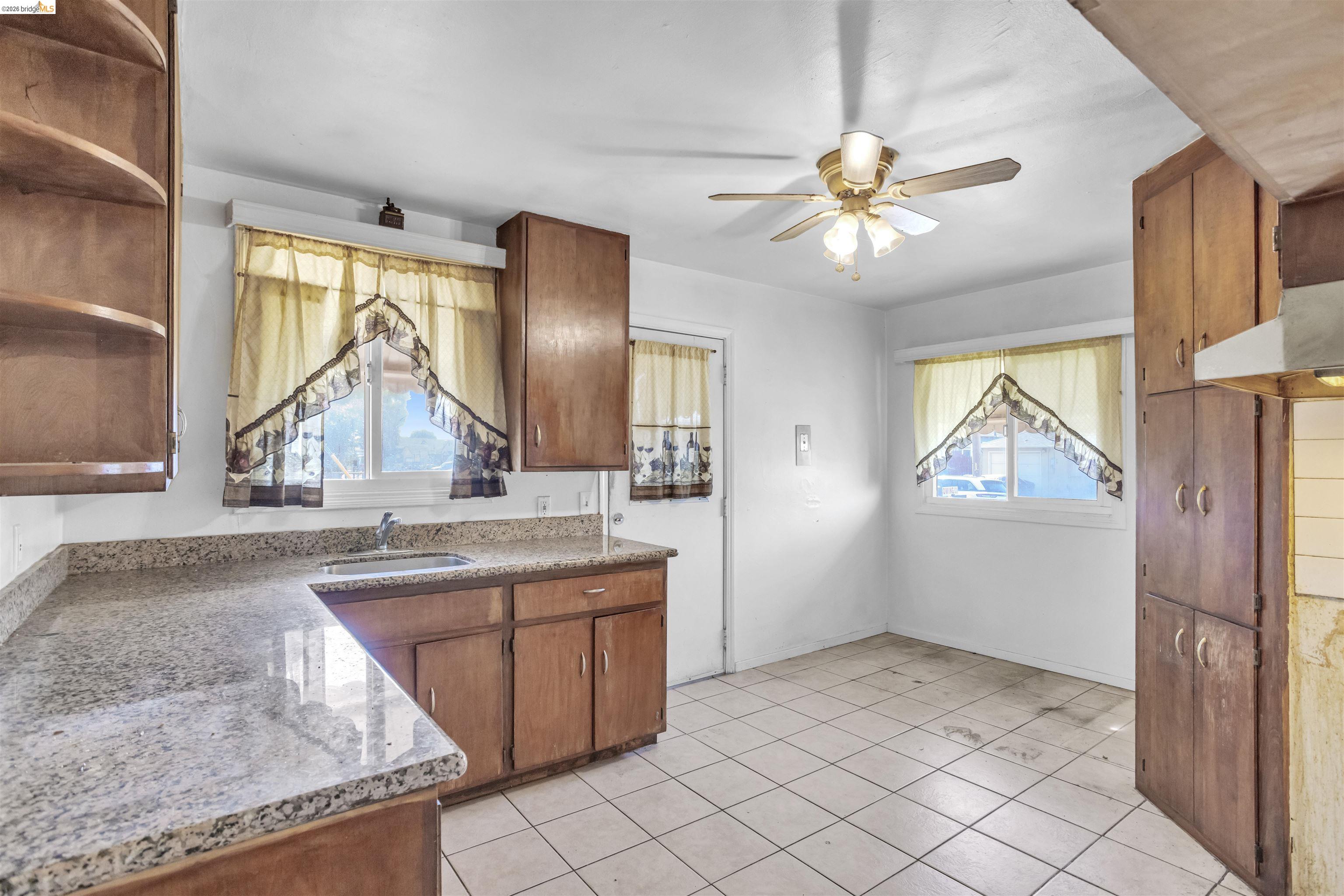 Detail Gallery Image 10 of 29 For 142 S 42nd Street, Richmond,  CA 94804 - 3 Beds | 1/1 Baths