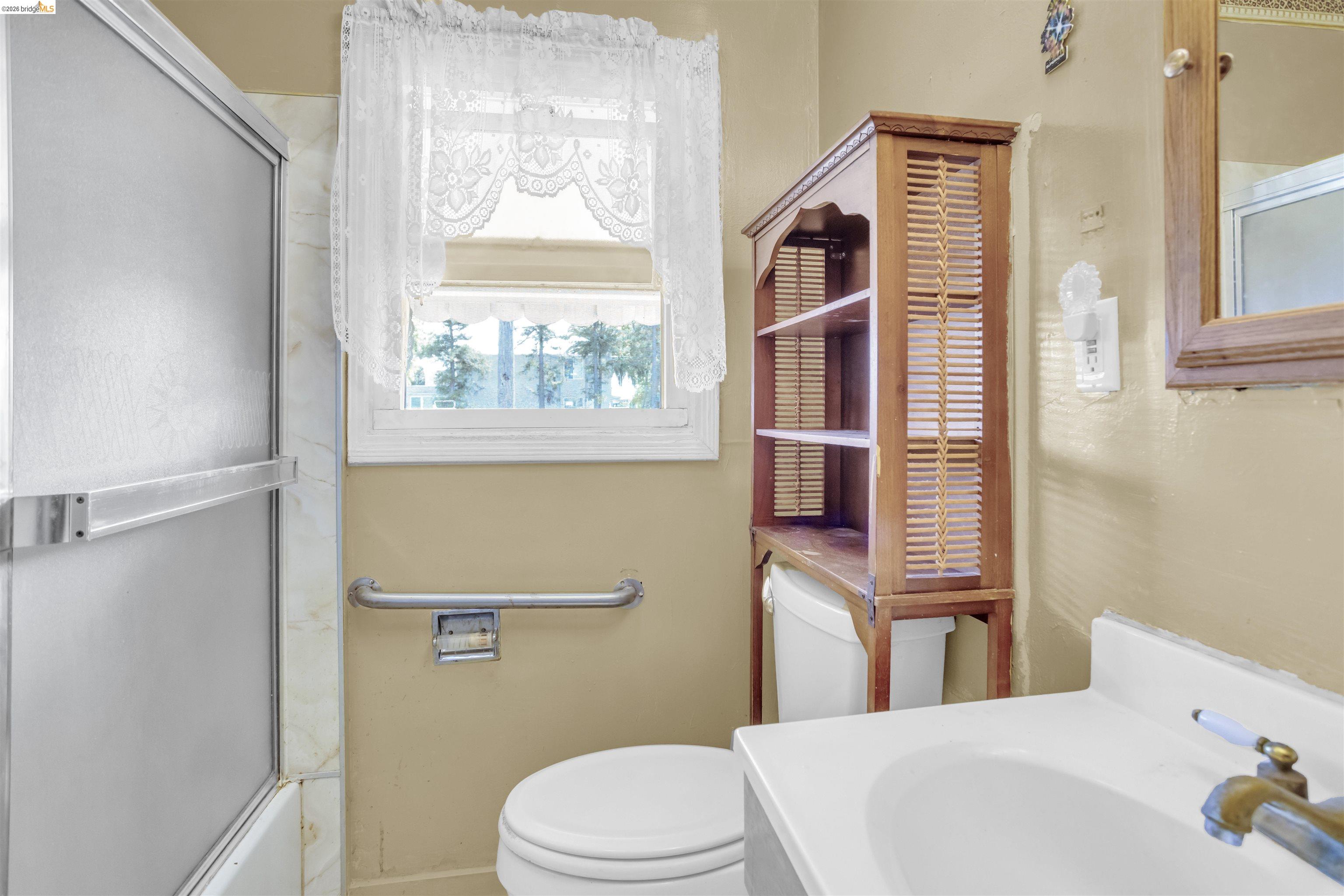 Detail Gallery Image 11 of 29 For 142 S 42nd Street, Richmond,  CA 94804 - 3 Beds | 1/1 Baths