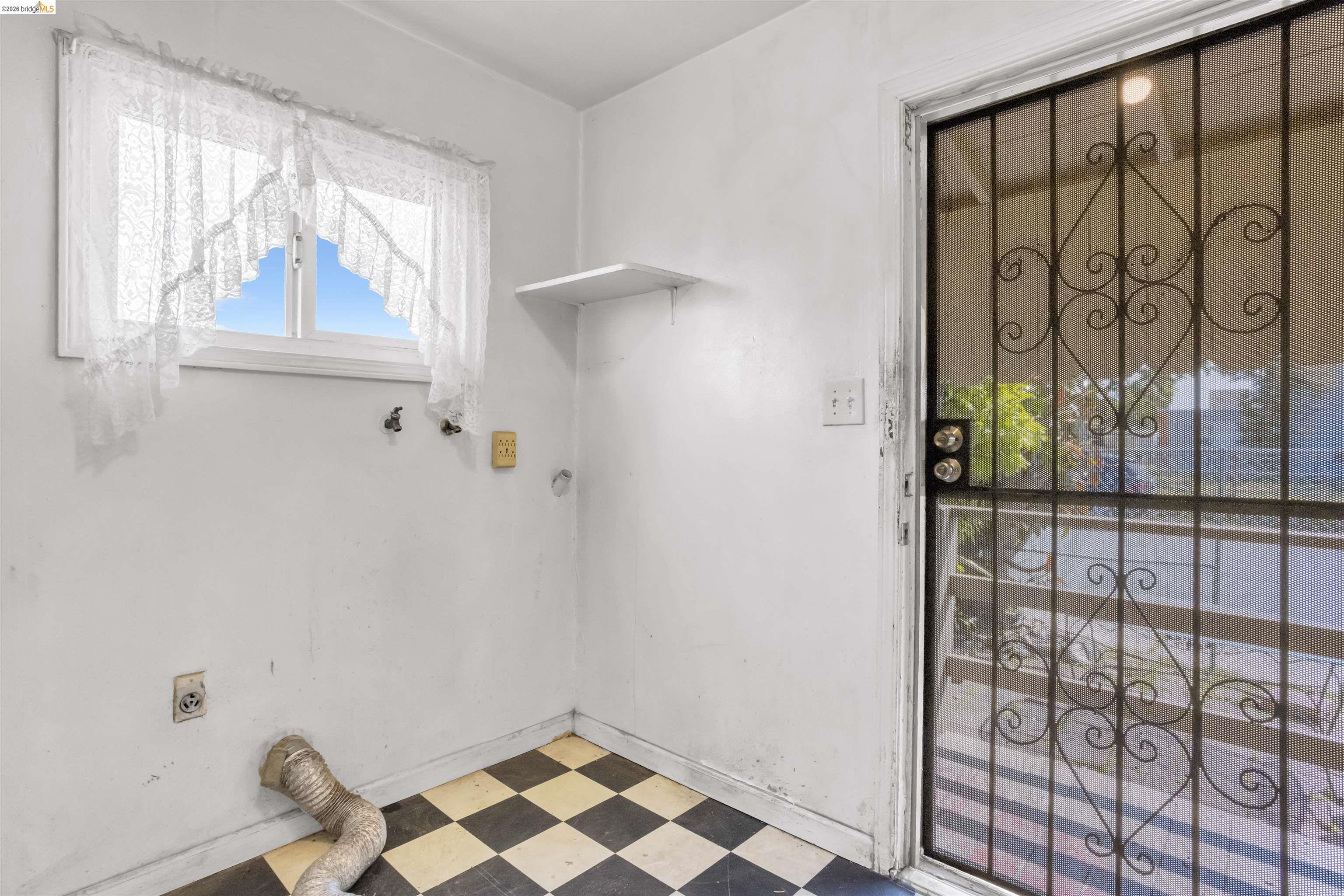 Detail Gallery Image 17 of 29 For 142 S 42nd Street, Richmond,  CA 94804 - 3 Beds | 1/1 Baths