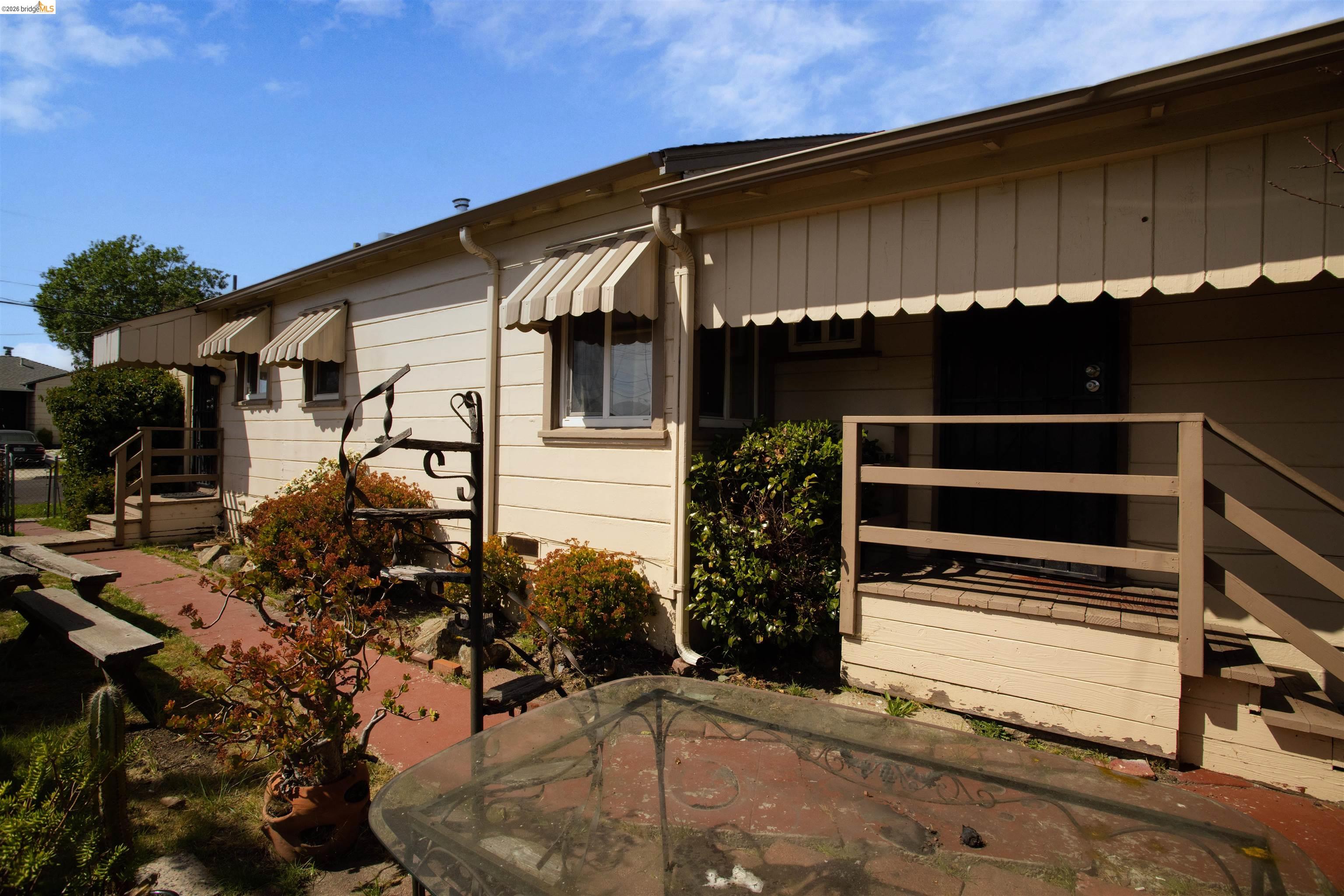Detail Gallery Image 4 of 29 For 142 S 42nd Street, Richmond,  CA 94804 - 3 Beds | 1/1 Baths