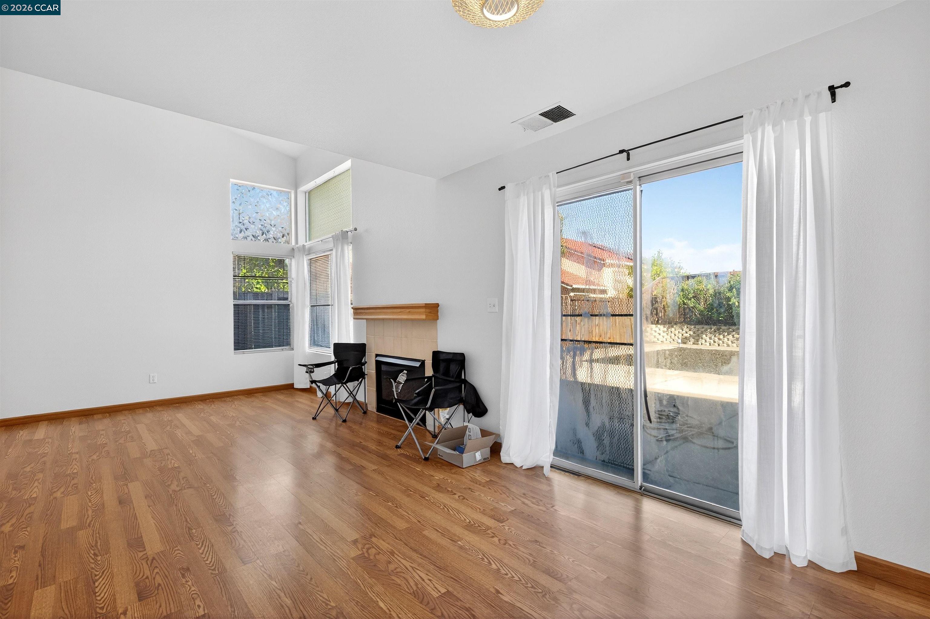 Detail Gallery Image 11 of 28 For 1758 Nandina Ct, Antioch,  CA 94531 - 3 Beds | 2/1 Baths