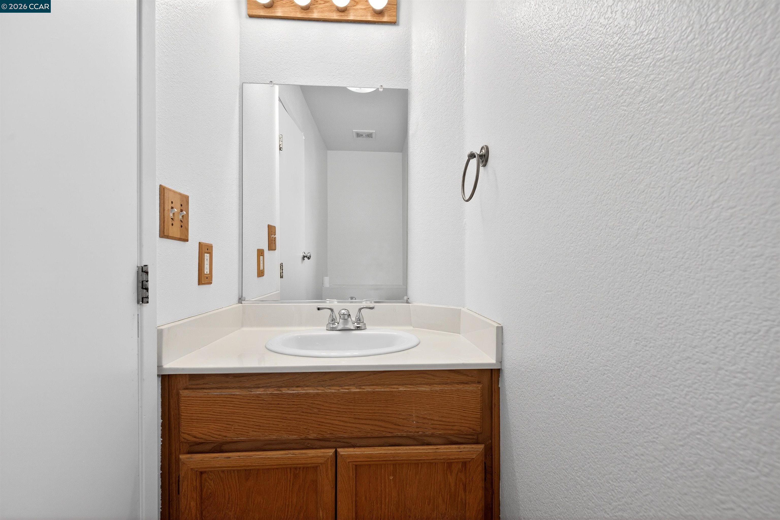 Detail Gallery Image 17 of 28 For 1758 Nandina Ct, Antioch,  CA 94531 - 3 Beds | 2/1 Baths