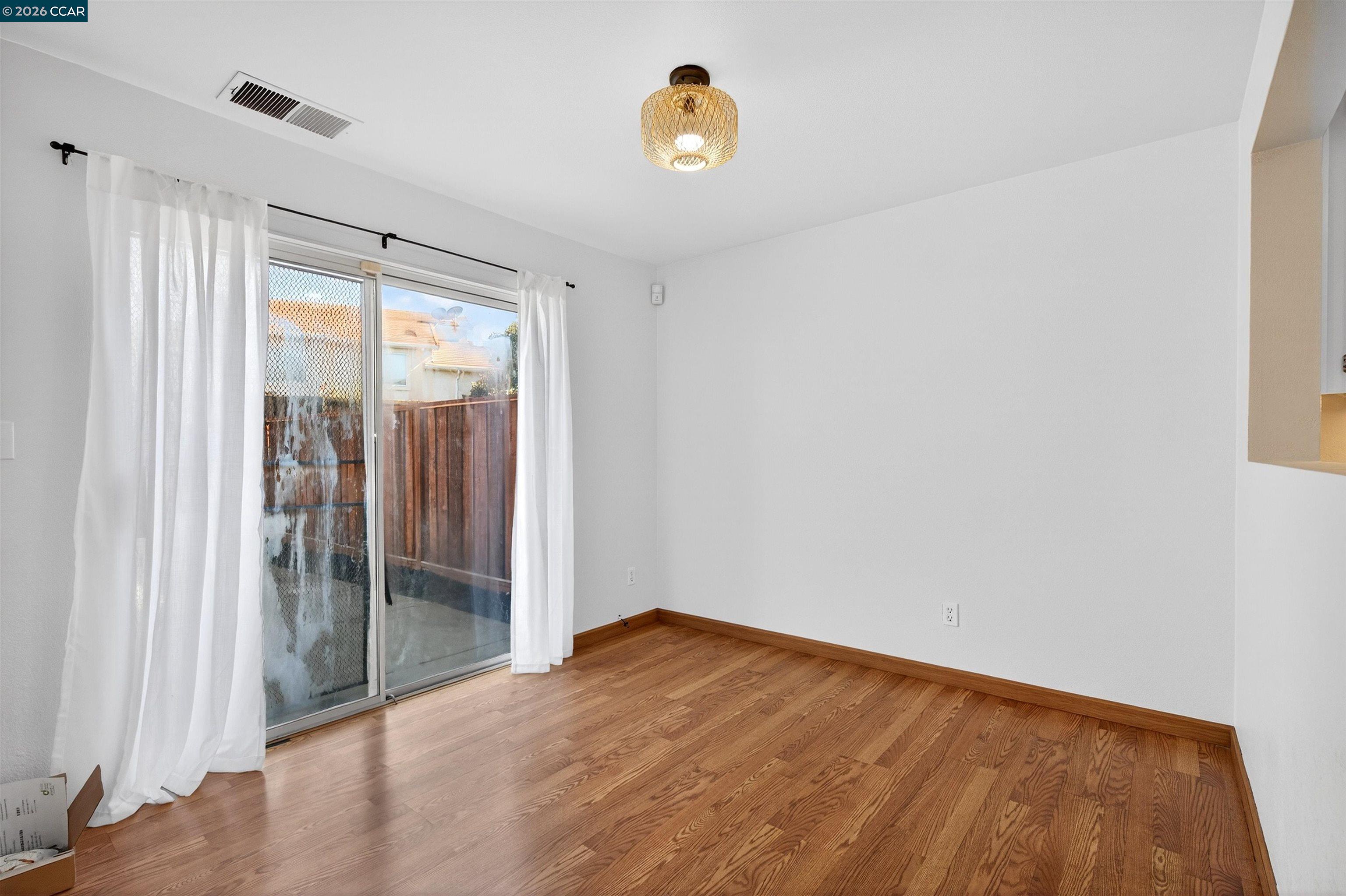 Detail Gallery Image 10 of 28 For 1758 Nandina Ct, Antioch,  CA 94531 - 3 Beds | 2/1 Baths