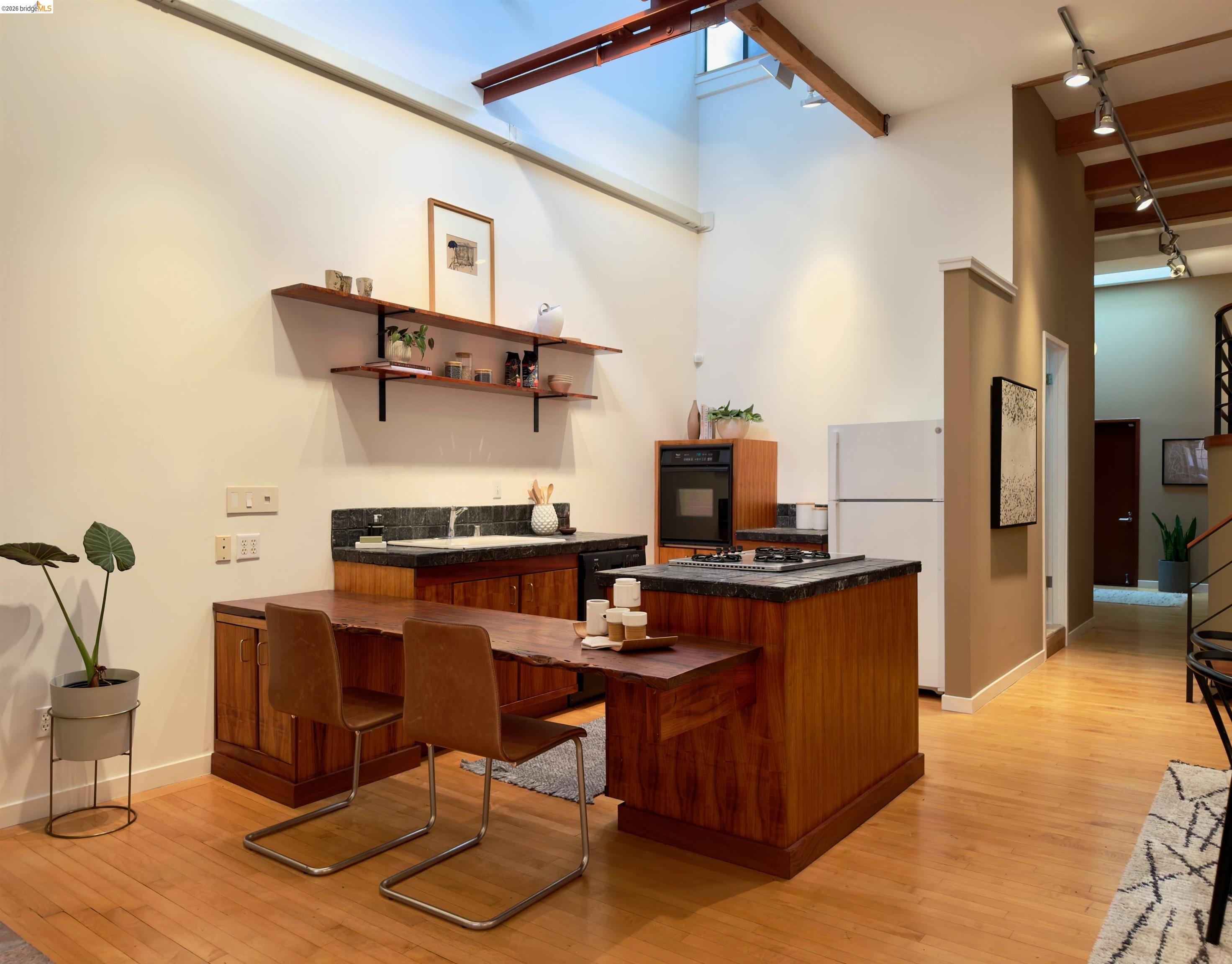 Detail Gallery Image 2 of 2 For 2512 9th St #10,  Berkeley,  CA 94710 - 1 Beds | 1 Baths