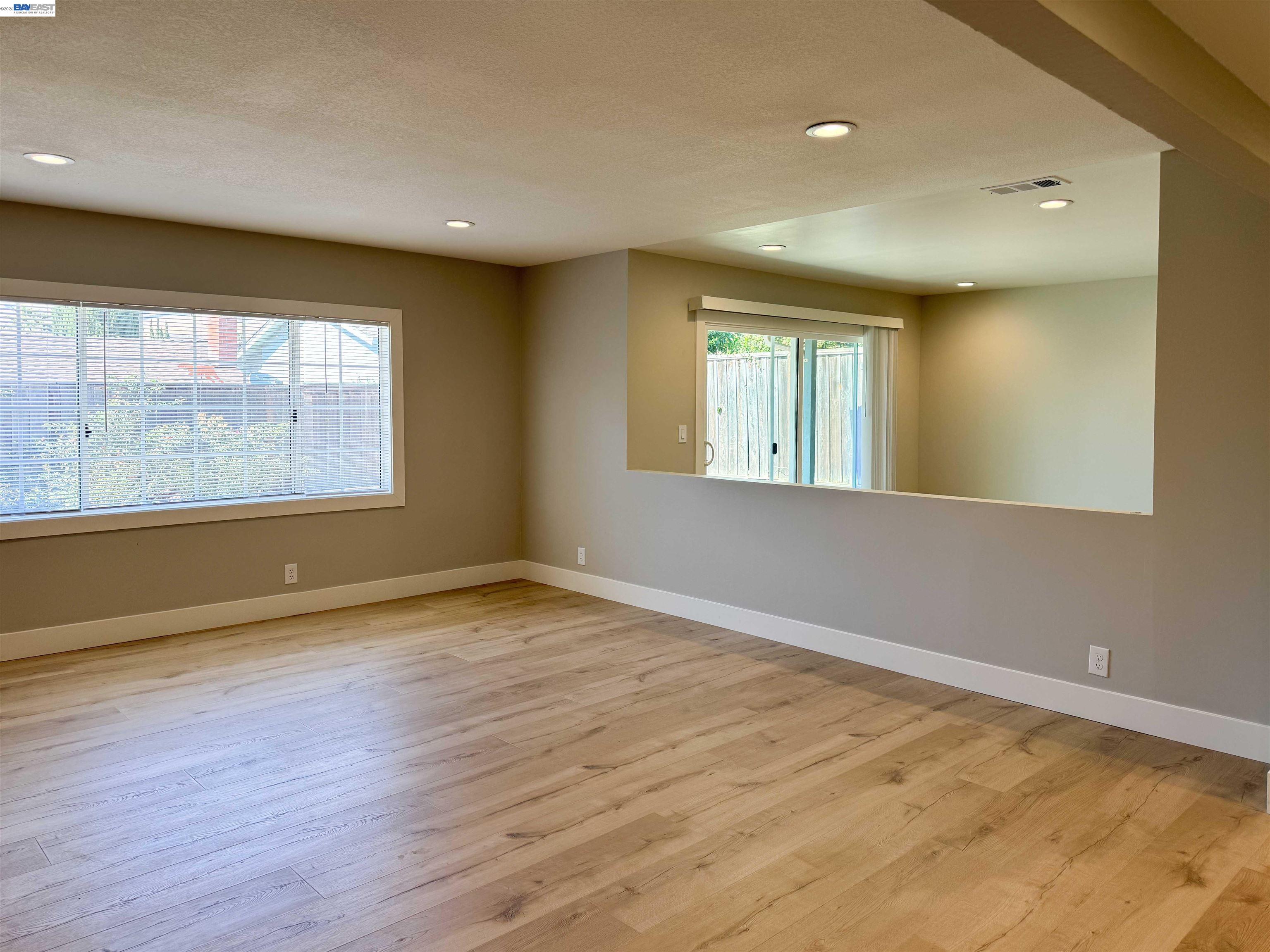 Detail Gallery Image 4 of 20 For 2071 Seacliff, Milpitas,  CA 95035 - 4 Beds | 2 Baths