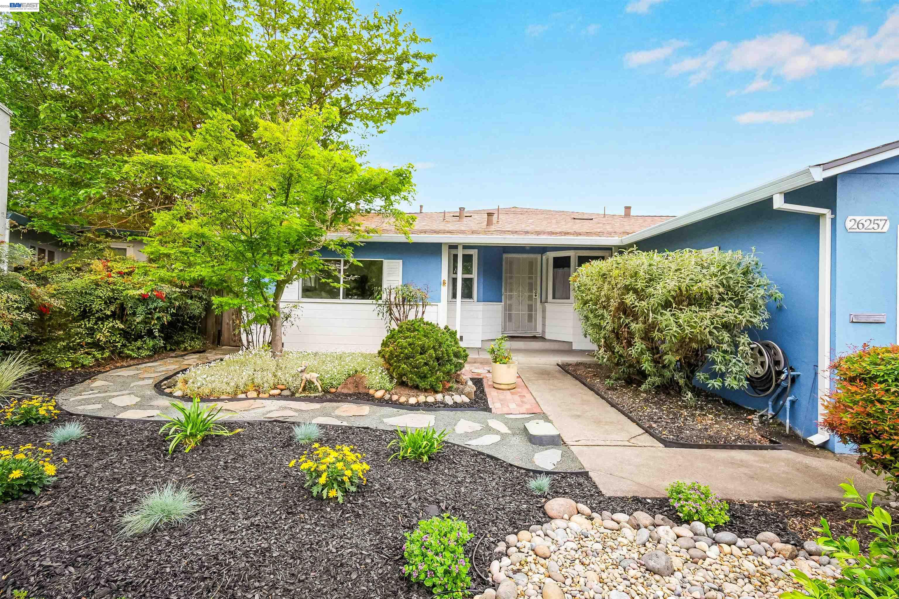 Detail Gallery Image 3 of 54 For 26257 Coleman Ave, Hayward,  CA 94544 - 3 Beds | 2 Baths