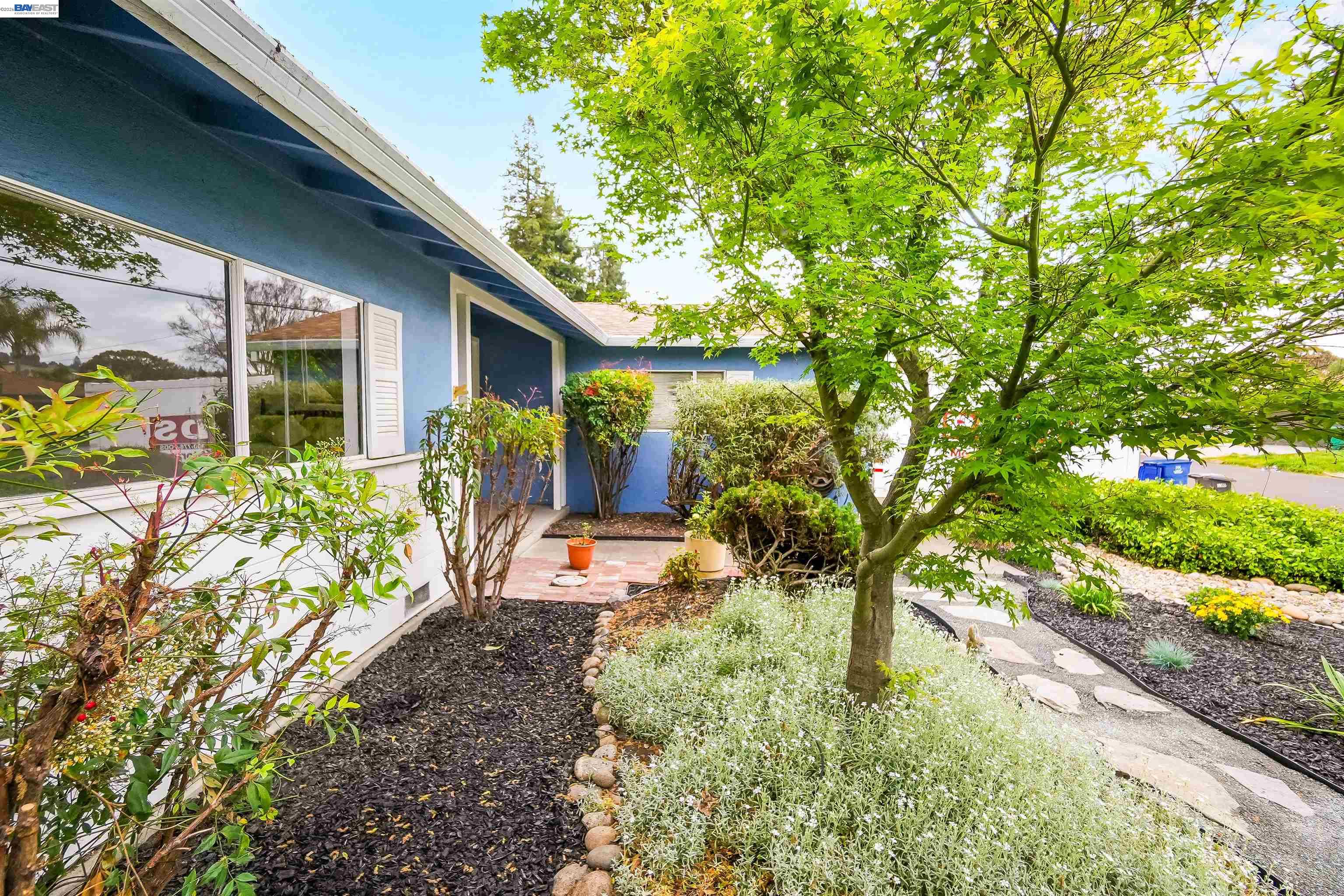 Detail Gallery Image 4 of 54 For 26257 Coleman Ave, Hayward,  CA 94544 - 3 Beds | 2 Baths