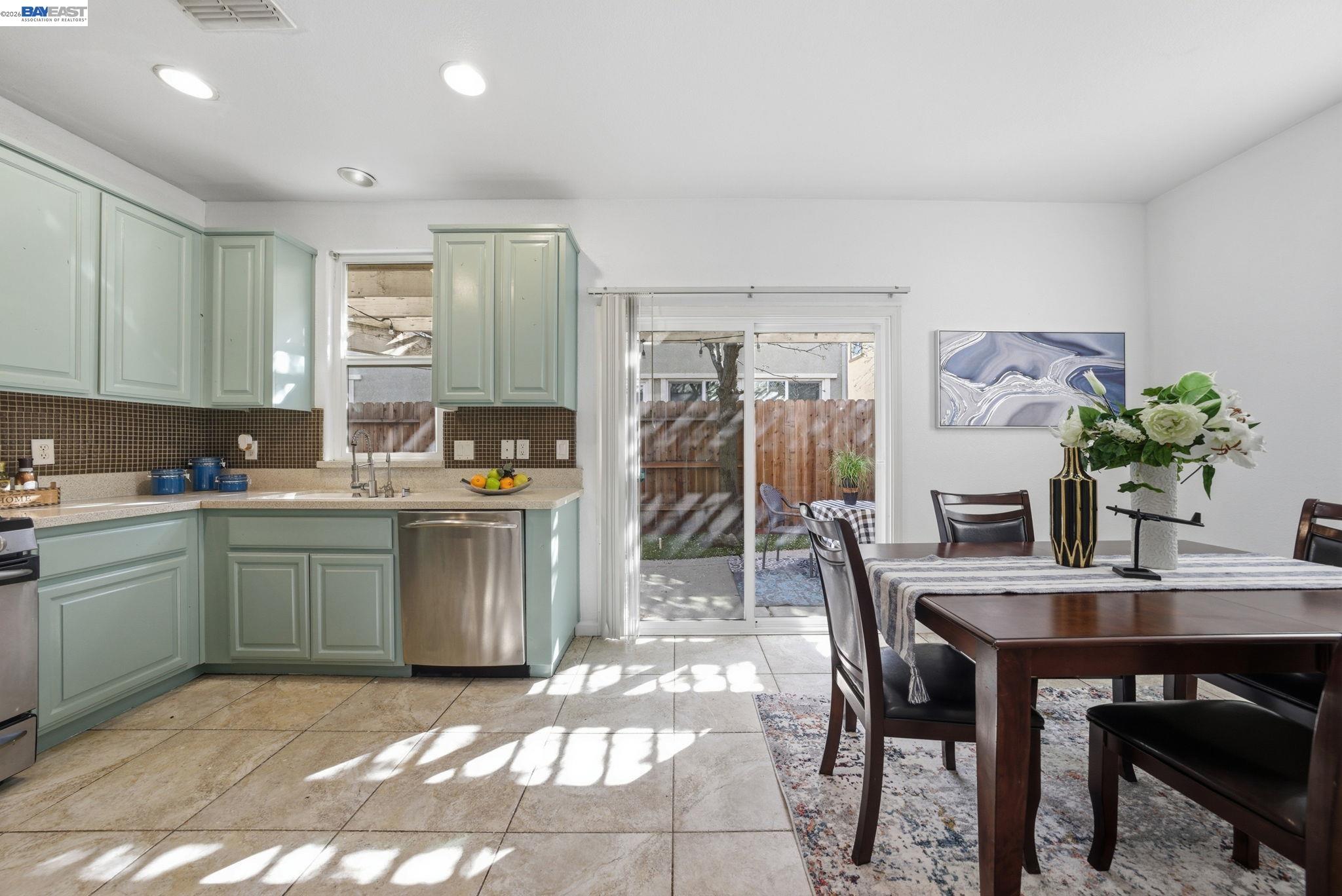 Detail Gallery Image 14 of 58 For 4118 Adriatic Sea Way, Sacramento,  CA 95834 - 3 Beds | 2/1 Baths