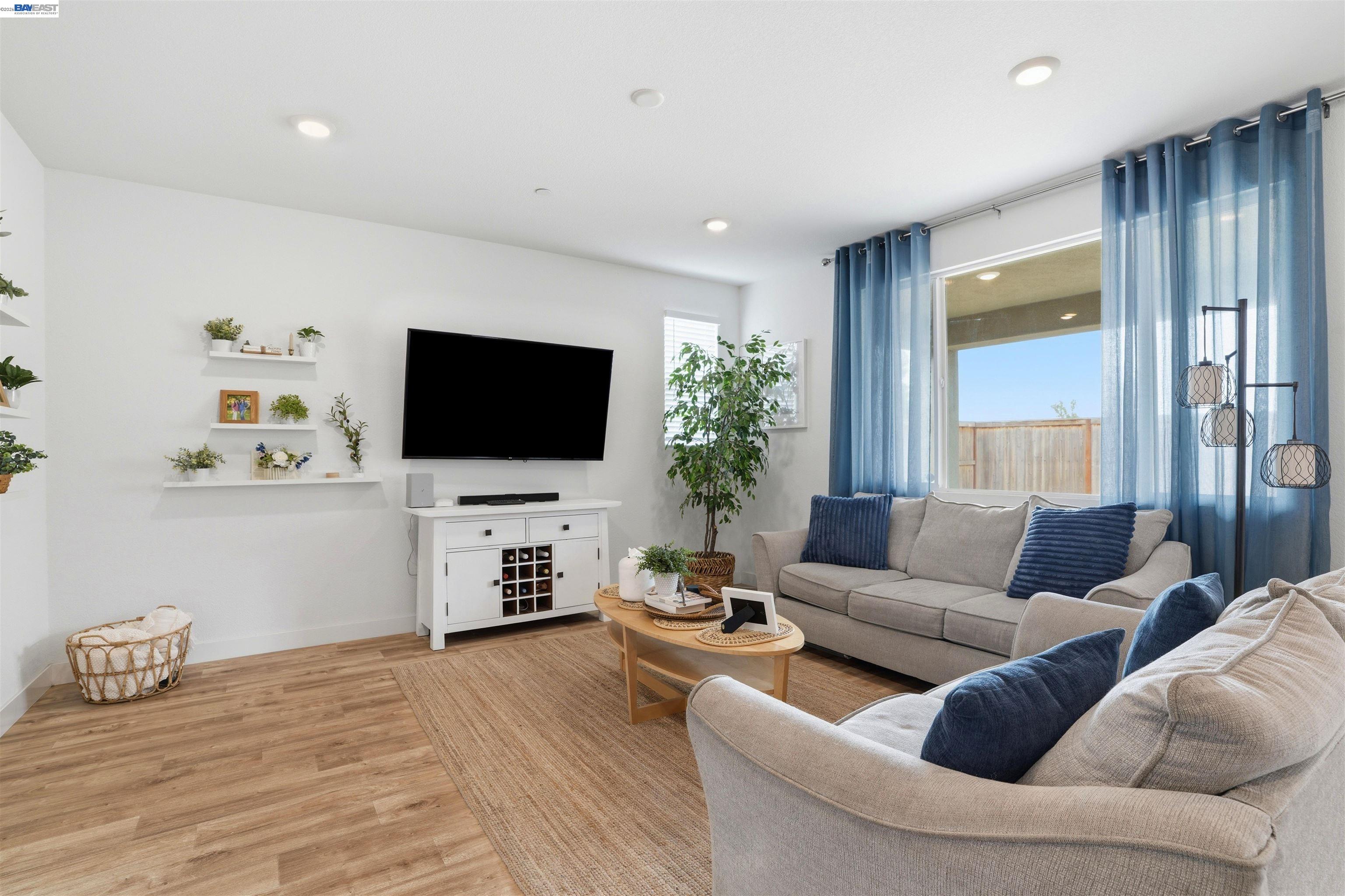 Detail Gallery Image 4 of 30 For 1785 Flaxen Ct, Manteca,  CA 95337 - 3 Beds | 2/1 Baths