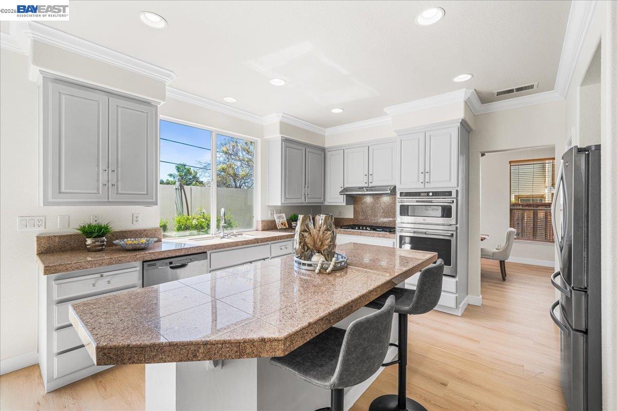 Detail Gallery Image 18 of 60 For 368 Riesling Ct, Fremont,  CA 94539 - 6 Beds | 4 Baths