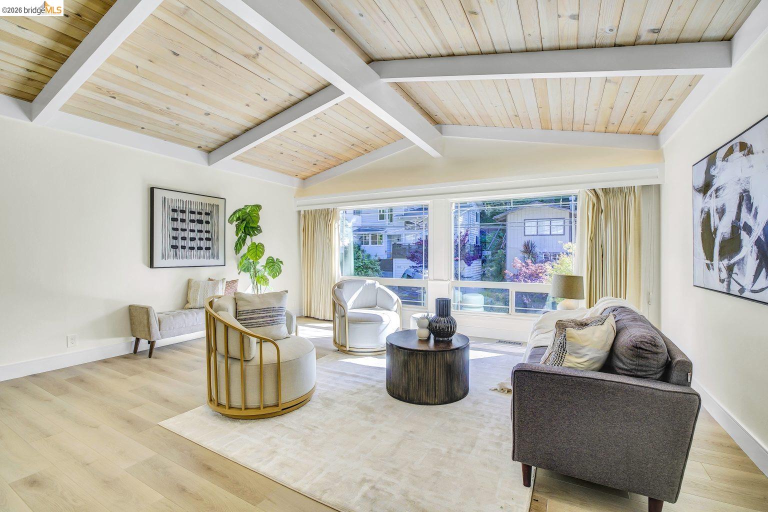 Detail Gallery Image 13 of 38 For 6635 Banning Dr, Oakland,  CA 94611 - 2 Beds | 1/1 Baths