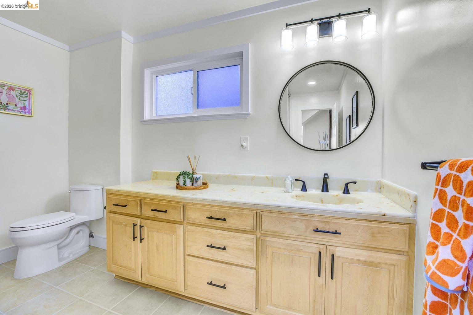 Detail Gallery Image 16 of 38 For 6635 Banning Dr, Oakland,  CA 94611 - 2 Beds | 1/1 Baths