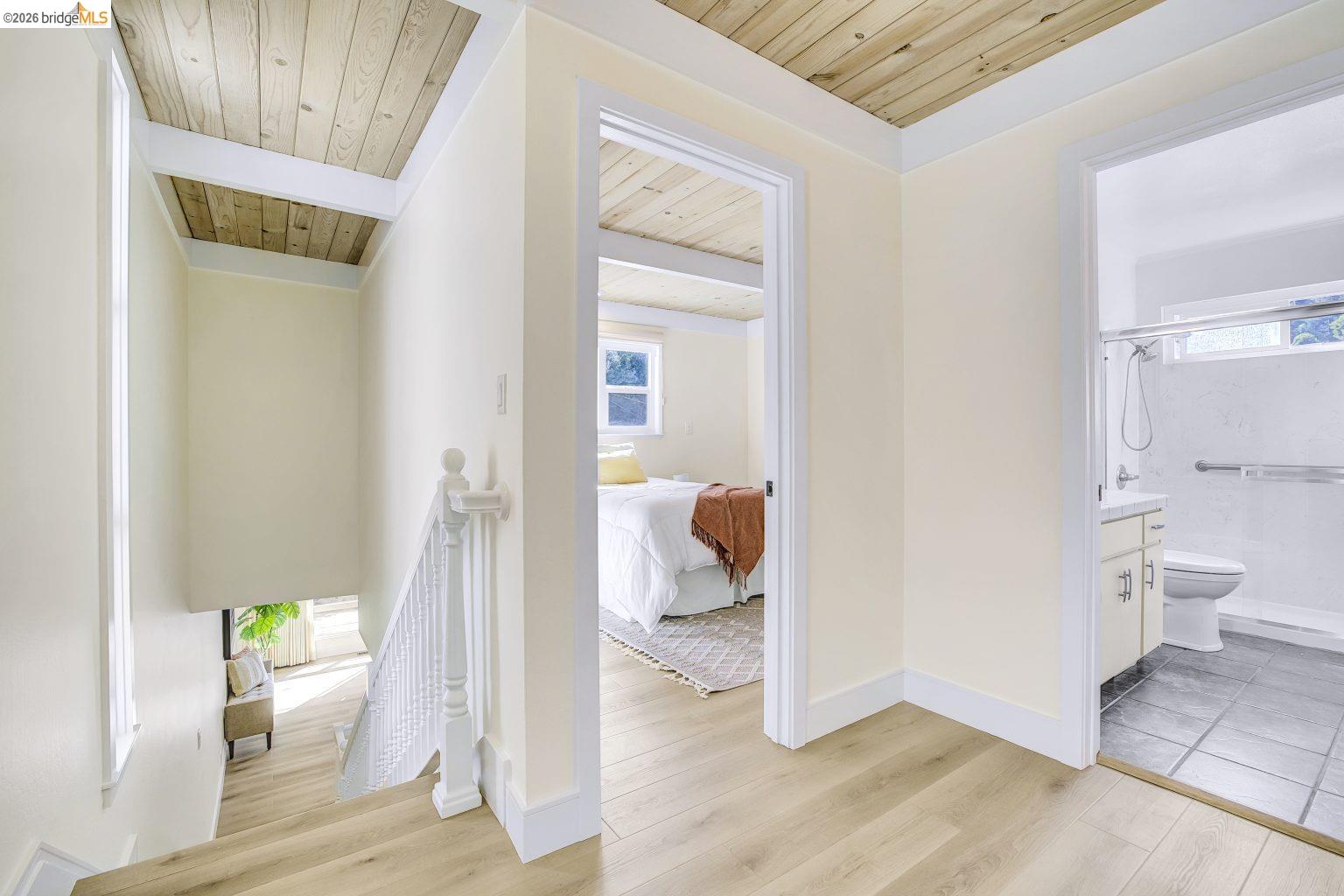 Detail Gallery Image 19 of 38 For 6635 Banning Dr, Oakland,  CA 94611 - 2 Beds | 1/1 Baths