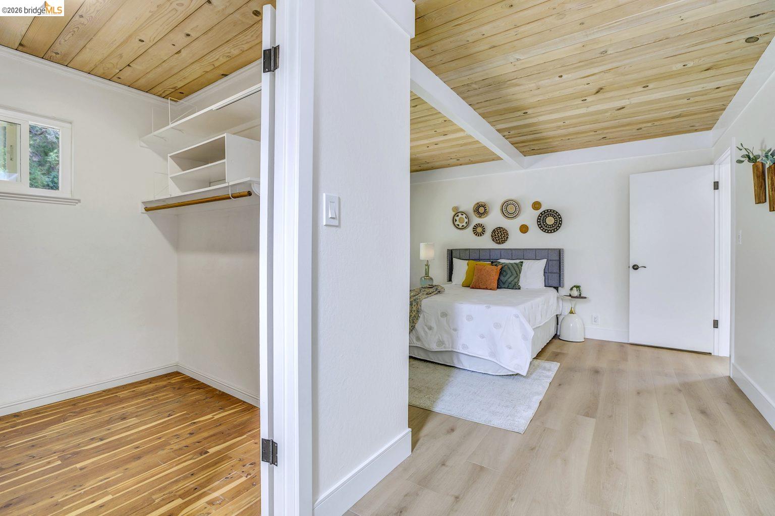 Detail Gallery Image 28 of 38 For 6635 Banning Dr, Oakland,  CA 94611 - 2 Beds | 1/1 Baths