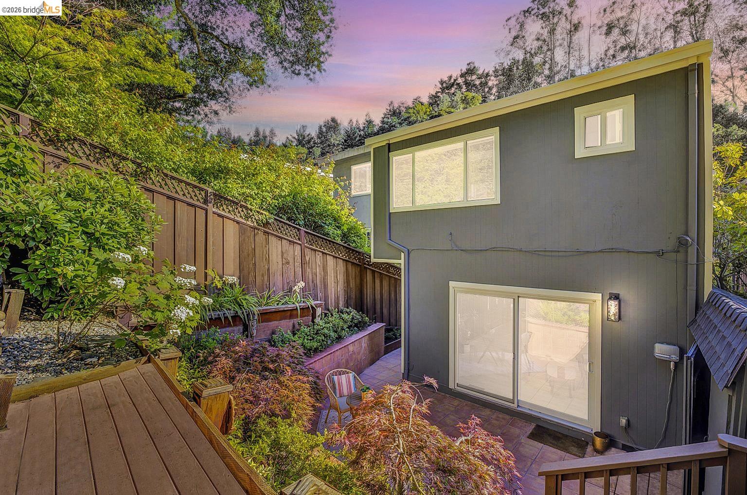 Detail Gallery Image 32 of 38 For 6635 Banning Dr, Oakland,  CA 94611 - 2 Beds | 1/1 Baths