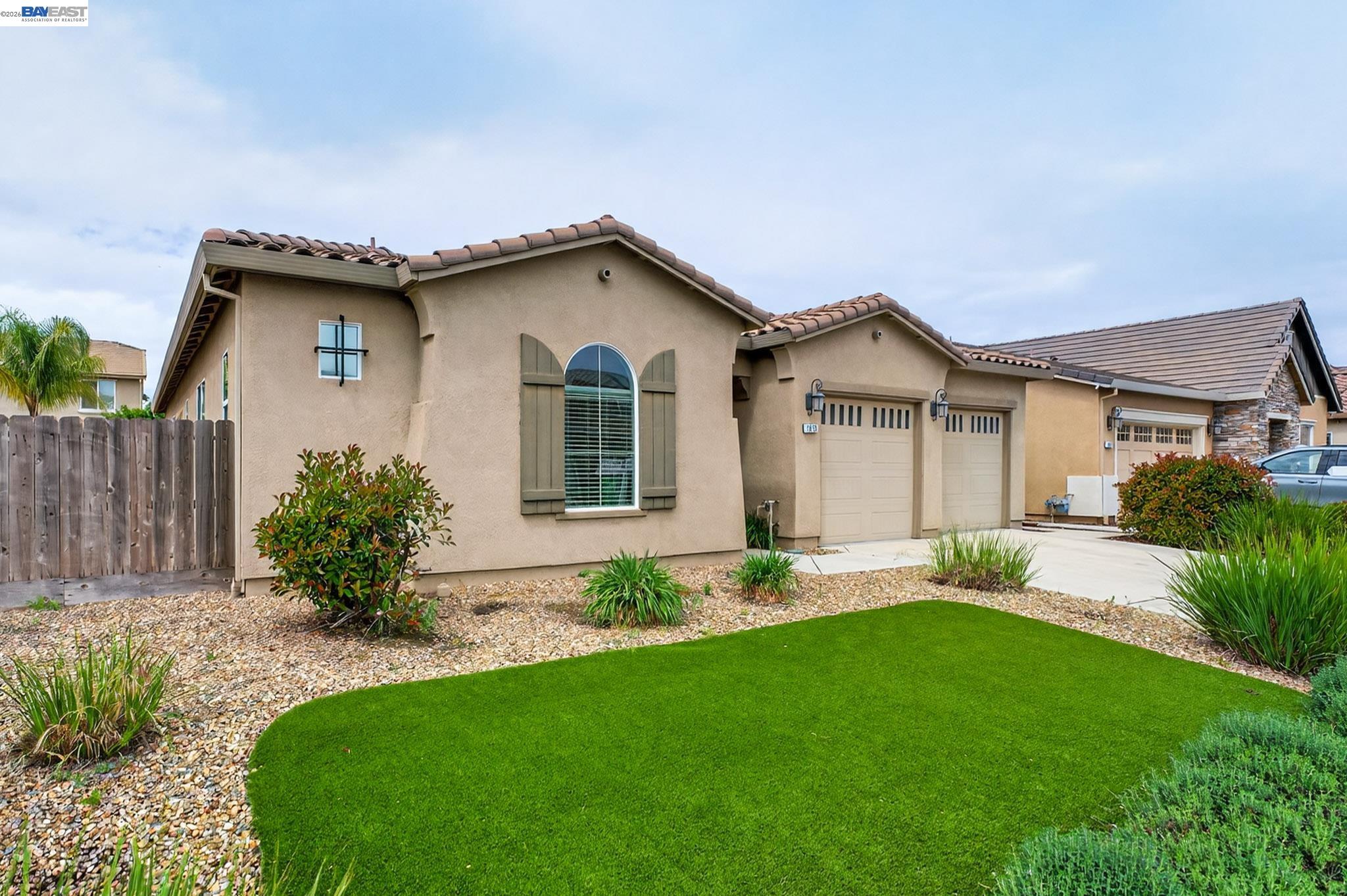 Detail Gallery Image 2 of 50 For 1973 Carogold Ln, Manteca,  CA 95337 - 4 Beds | 3/1 Baths