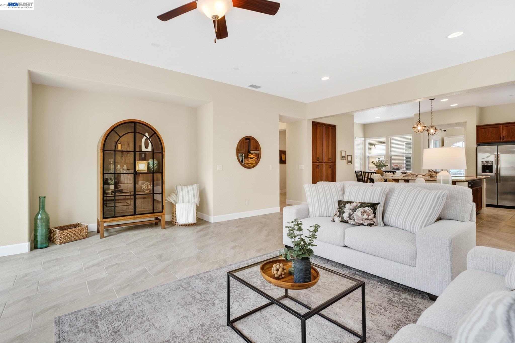 Detail Gallery Image 12 of 50 For 1973 Carogold Ln, Manteca,  CA 95337 - 4 Beds | 3/1 Baths