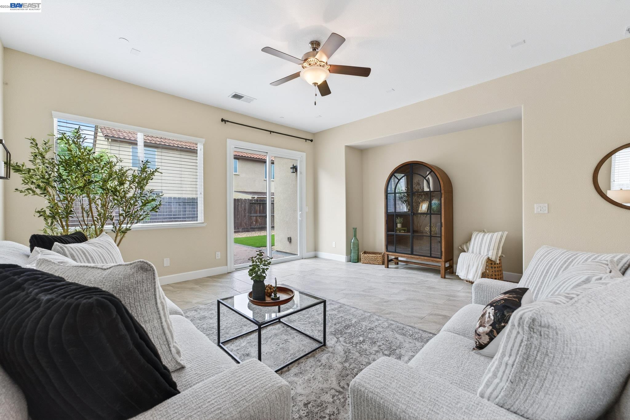 Detail Gallery Image 13 of 50 For 1973 Carogold Ln, Manteca,  CA 95337 - 4 Beds | 3/1 Baths