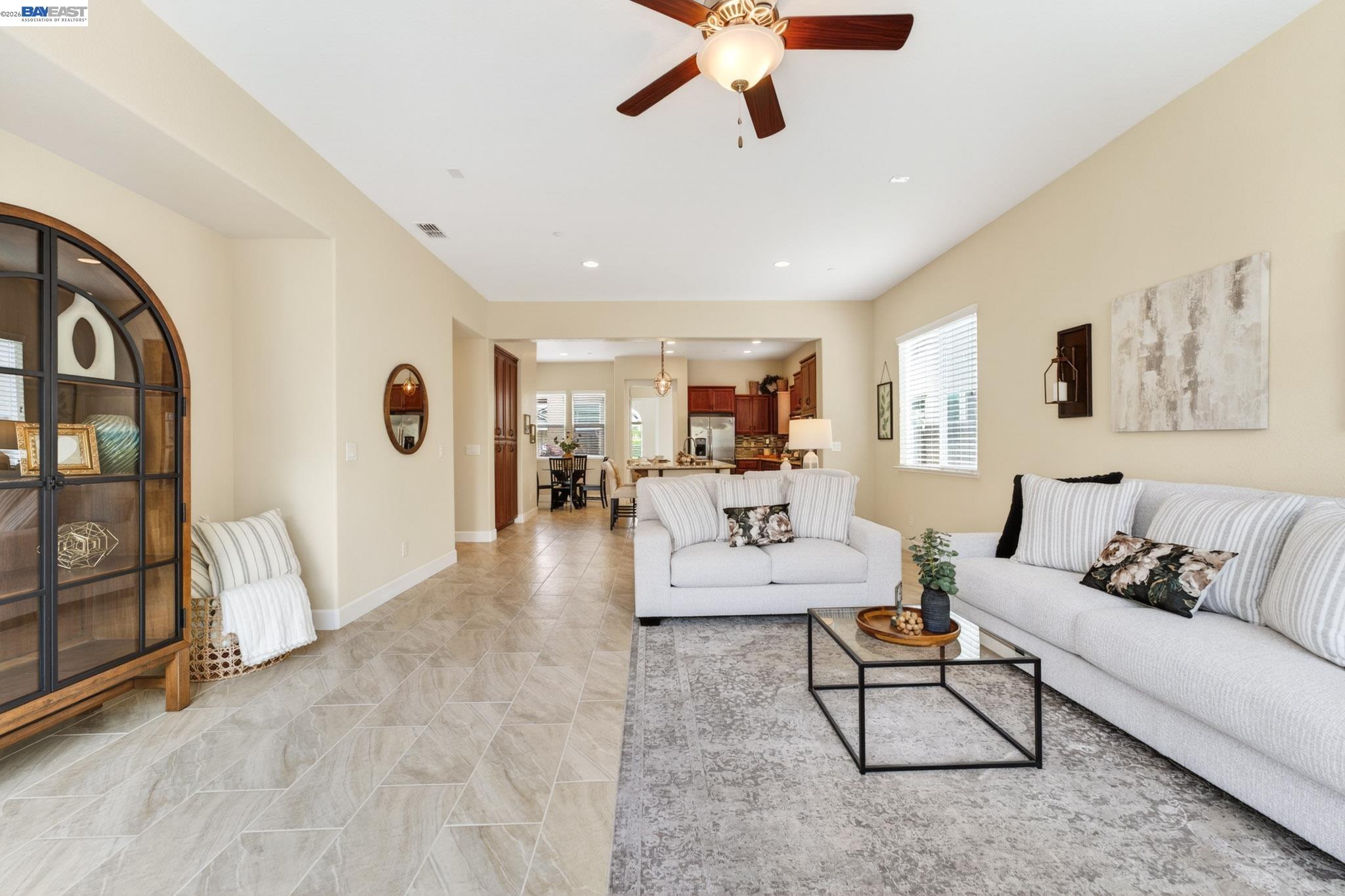 Detail Gallery Image 14 of 50 For 1973 Carogold Ln, Manteca,  CA 95337 - 4 Beds | 3/1 Baths